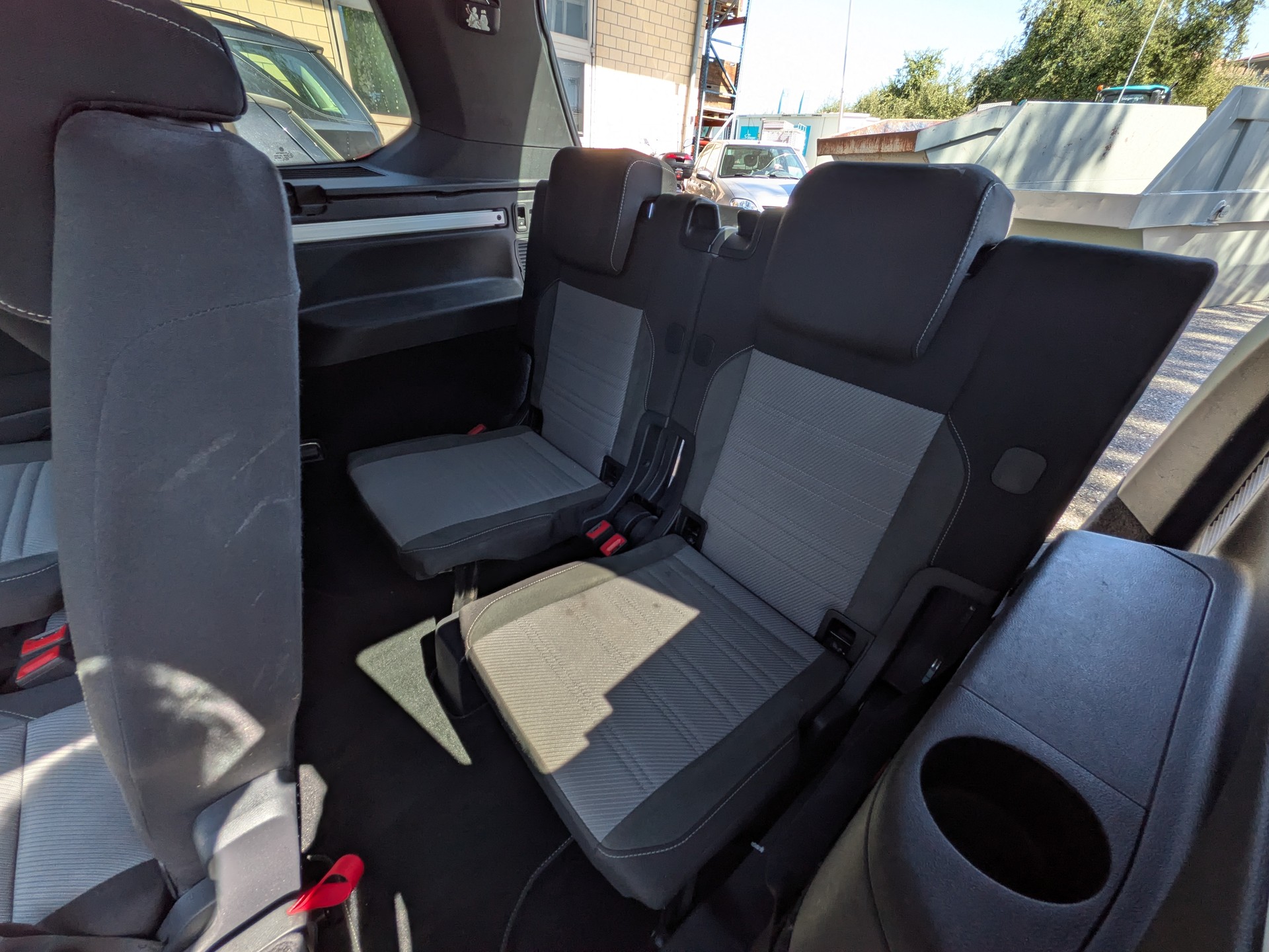 VW Touran 2.0 TDI BlueMotion R-Line DSG 7-Platz-image-19
