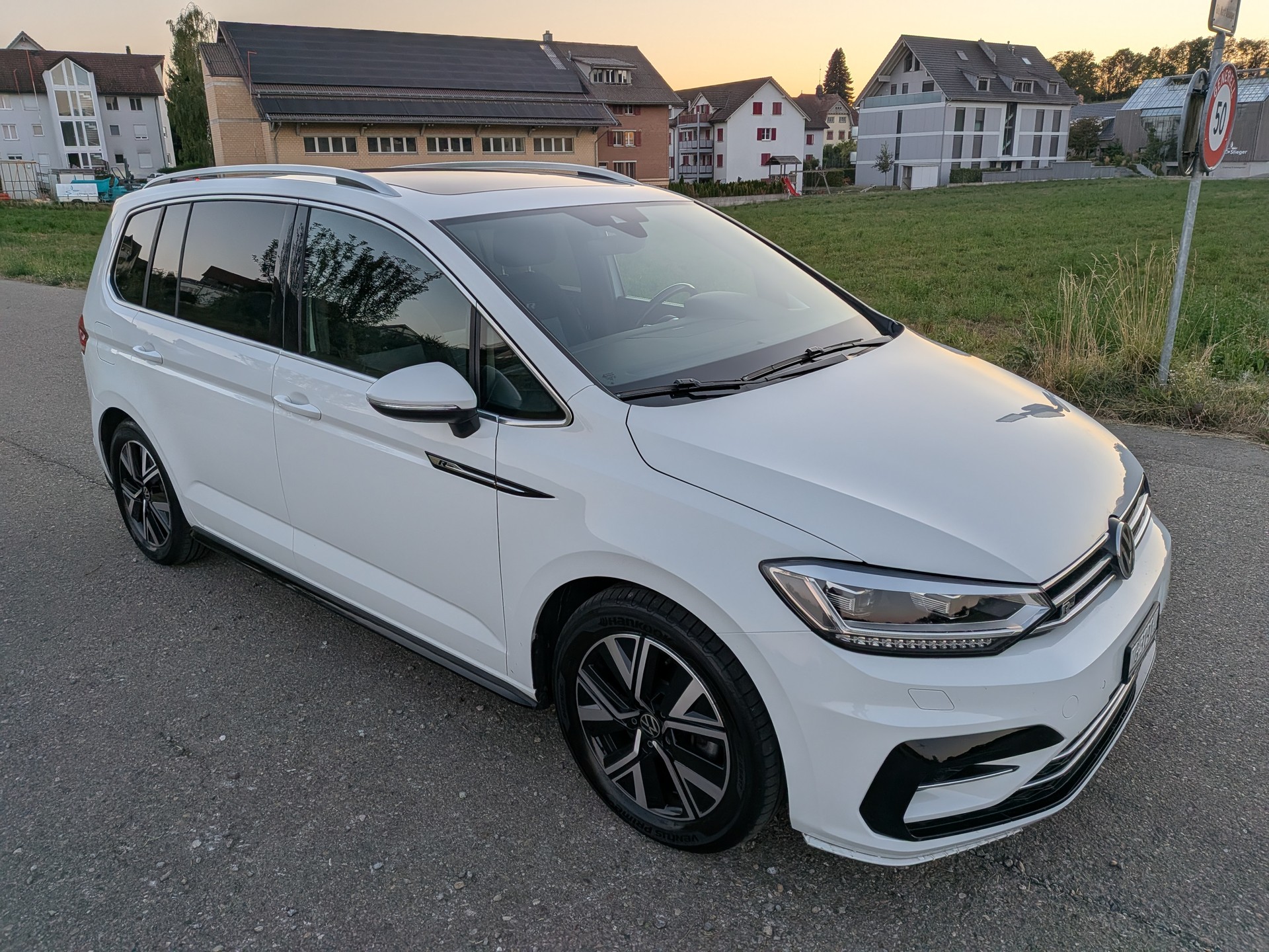 VW Touran 2.0 TDI BlueMotion R-Line DSG 7-Platz-showroom-element-1