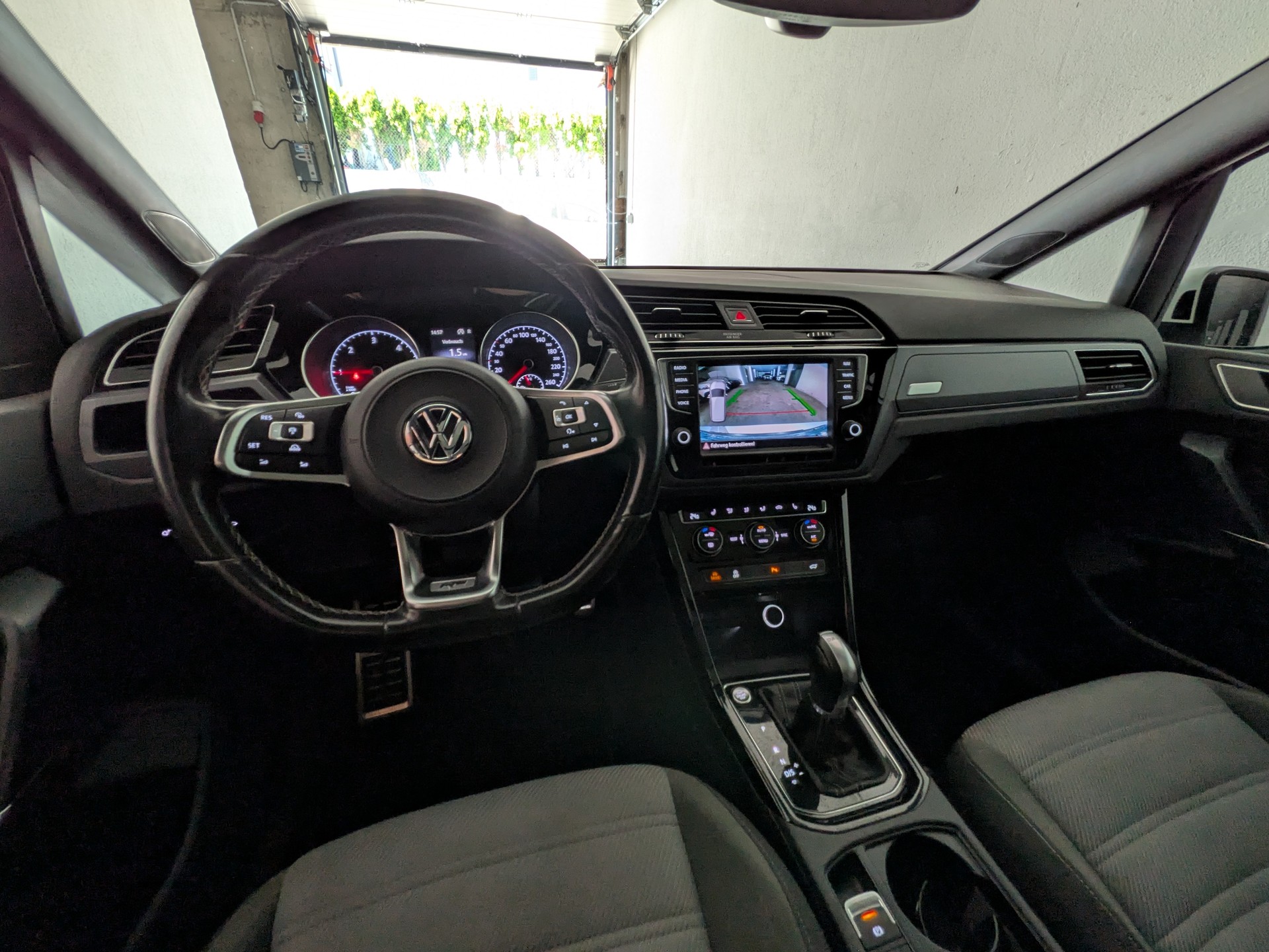 VW Touran 2.0 TDI BlueMotion R-Line DSG 7-Platz-image-16