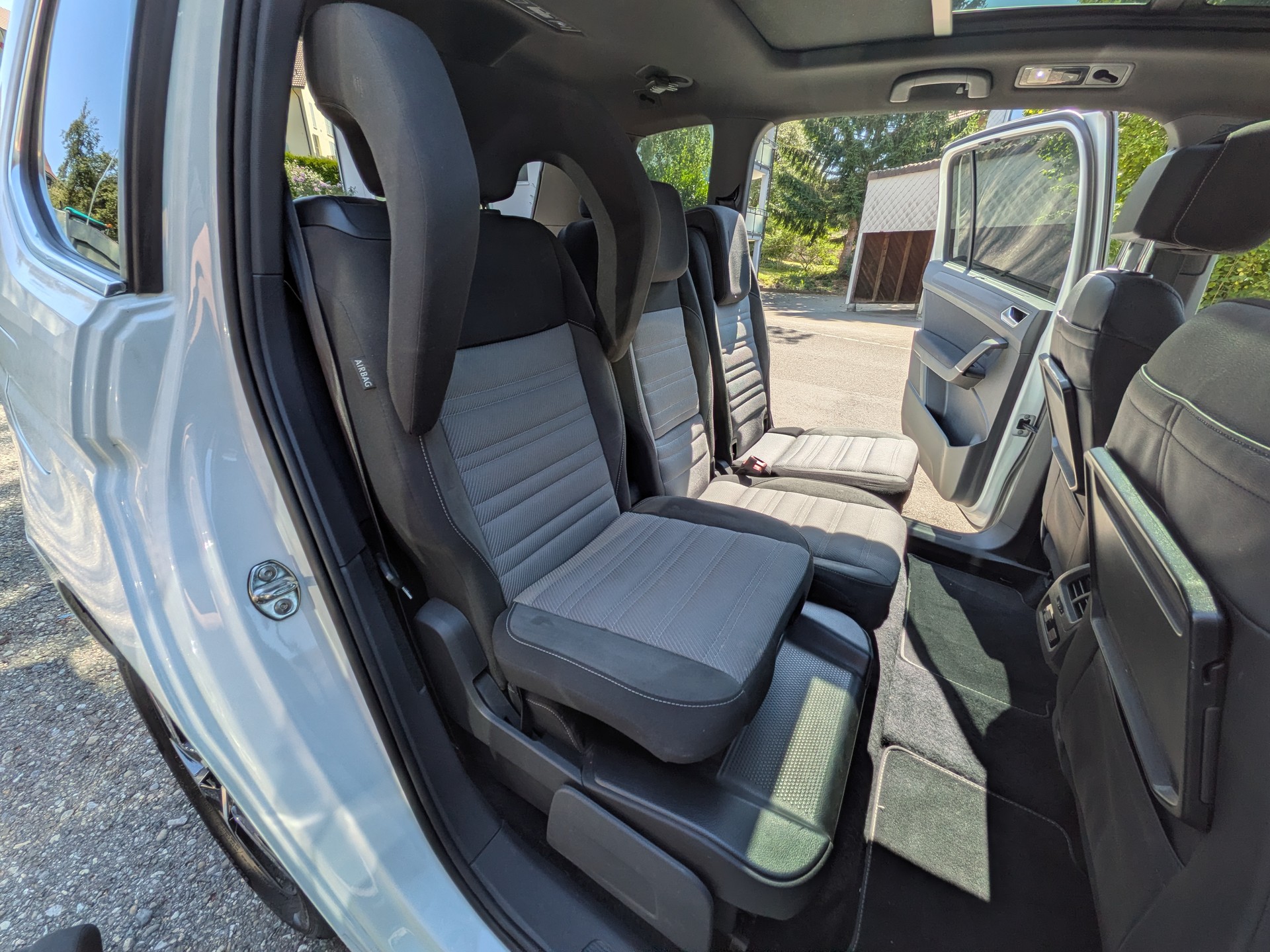 VW Touran 2.0 TDI BlueMotion R-Line DSG 7-Platz-image-20