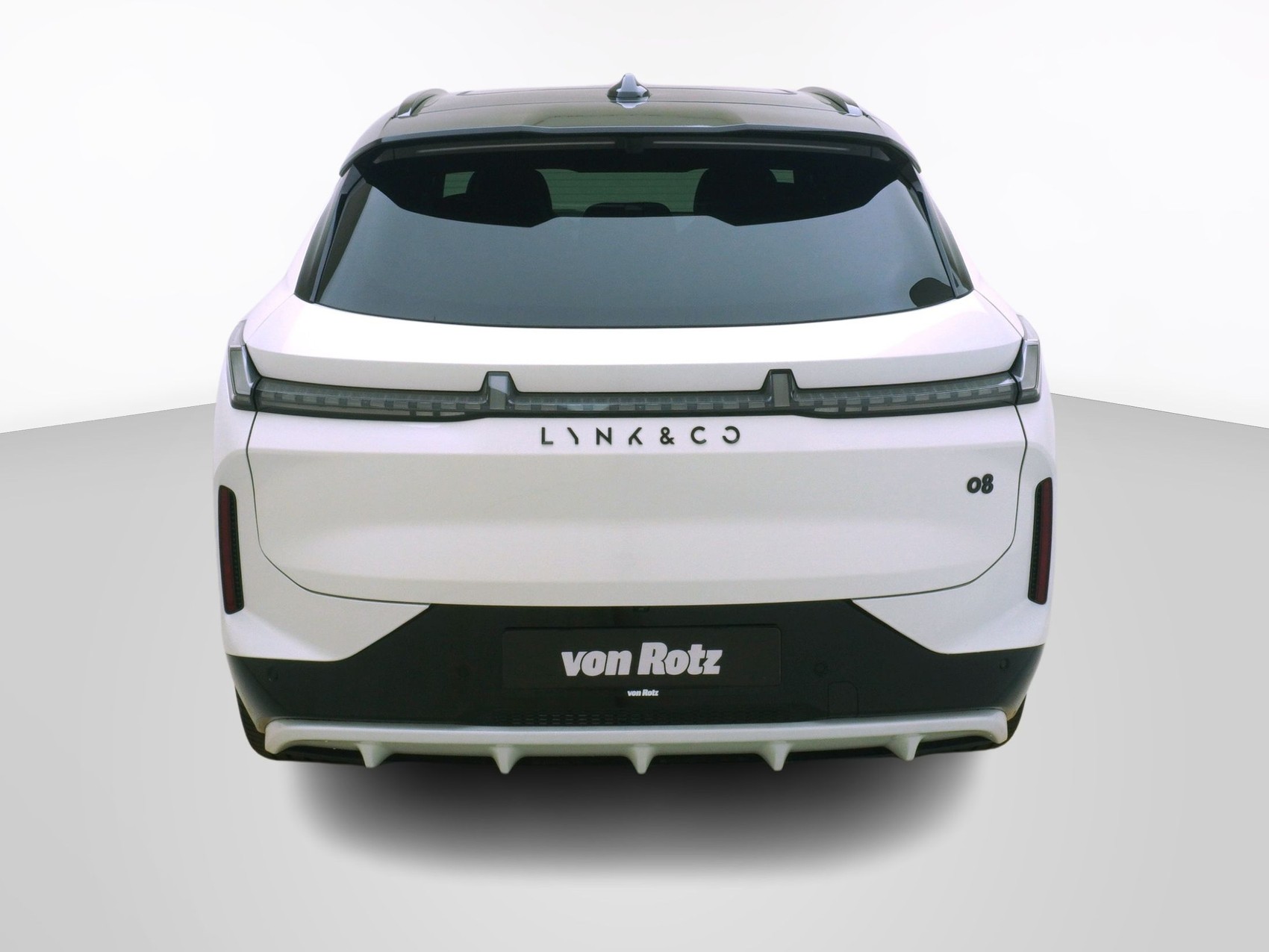 LYNK & CO 08 More-showroom-element-2