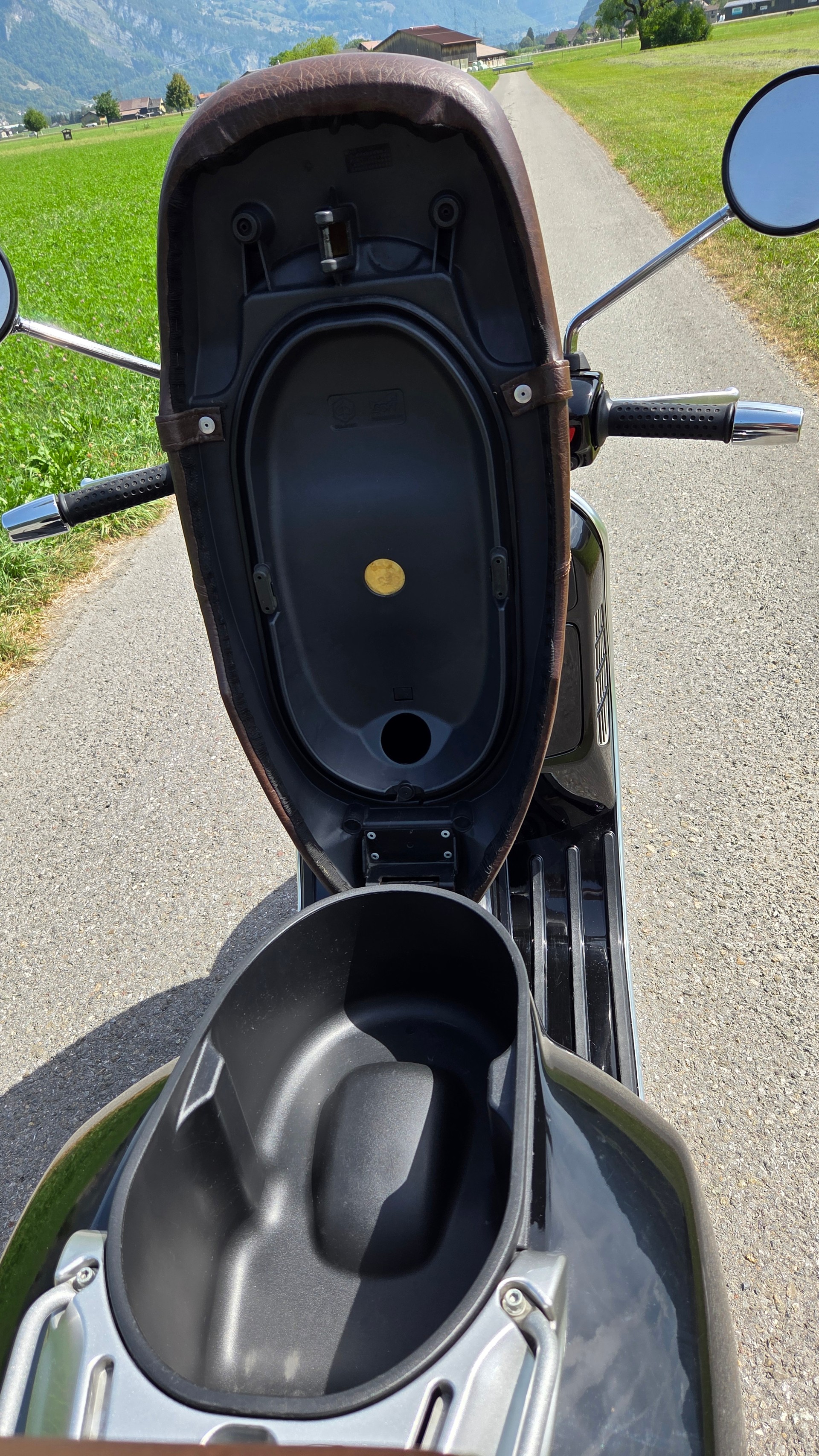 PIAGGIO Vespa 200 GT-image-9