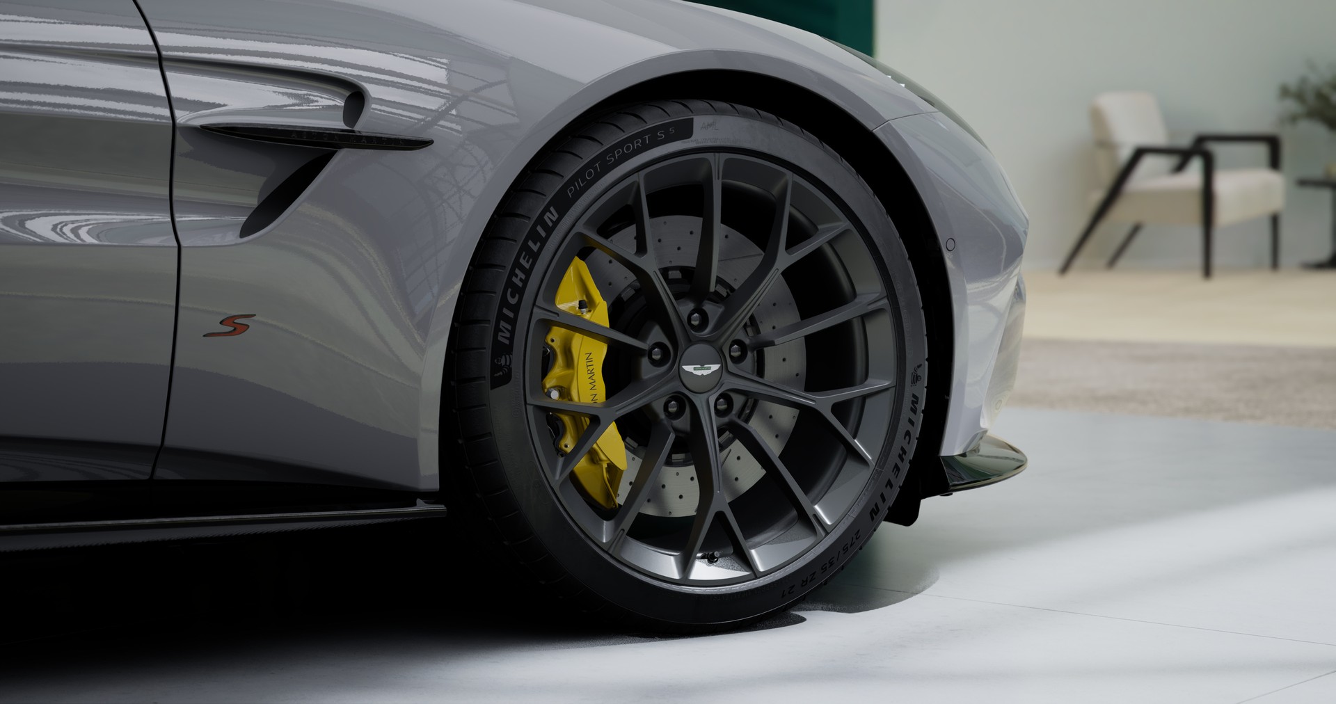 ASTON MARTIN V8 Vantage S-image-3