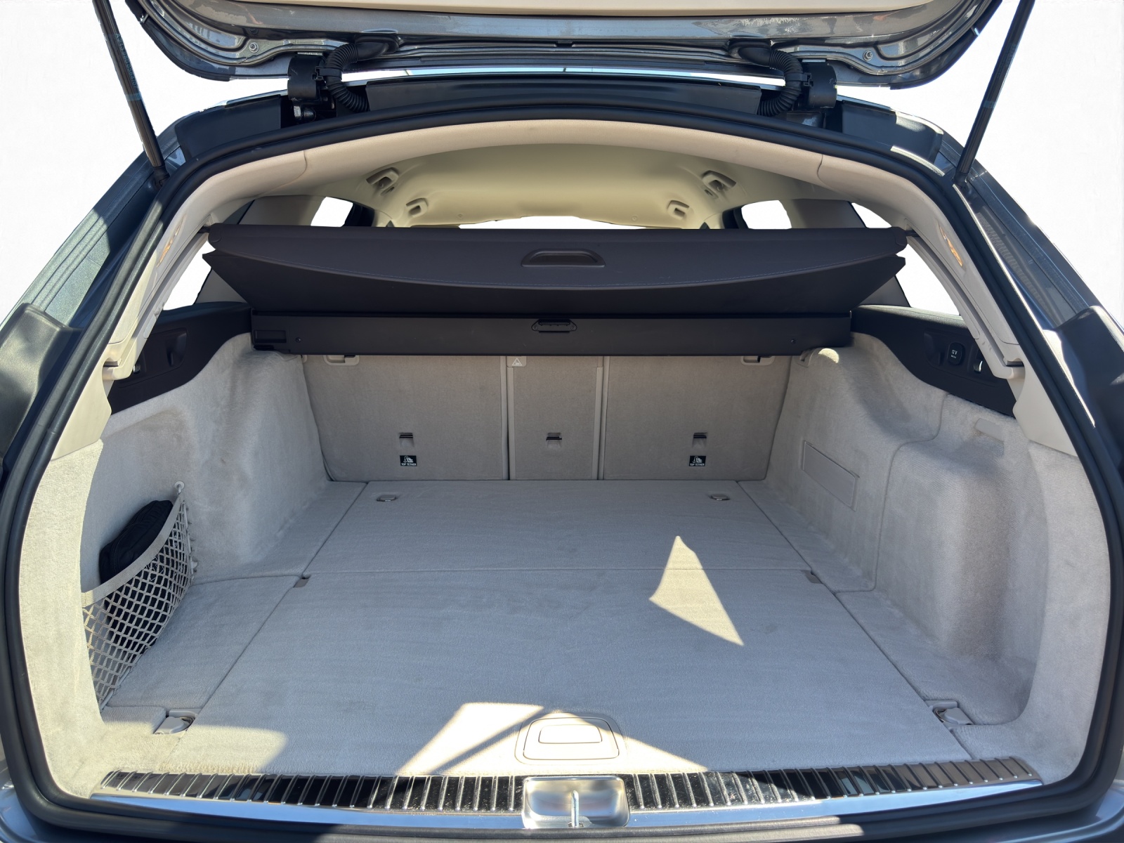 MERCEDES-BENZ E 200 Exclusive 4Matic T-Modell-image-8