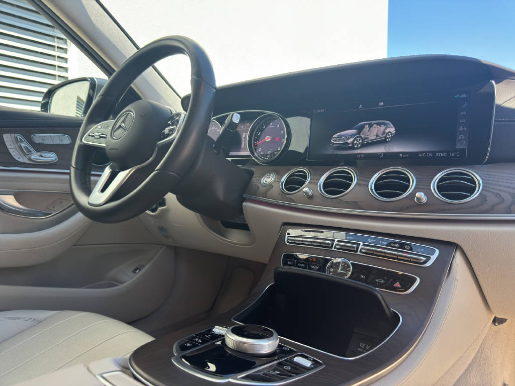 MERCEDES-BENZ E 200 Exclusive 4Matic T-Modell-image-10