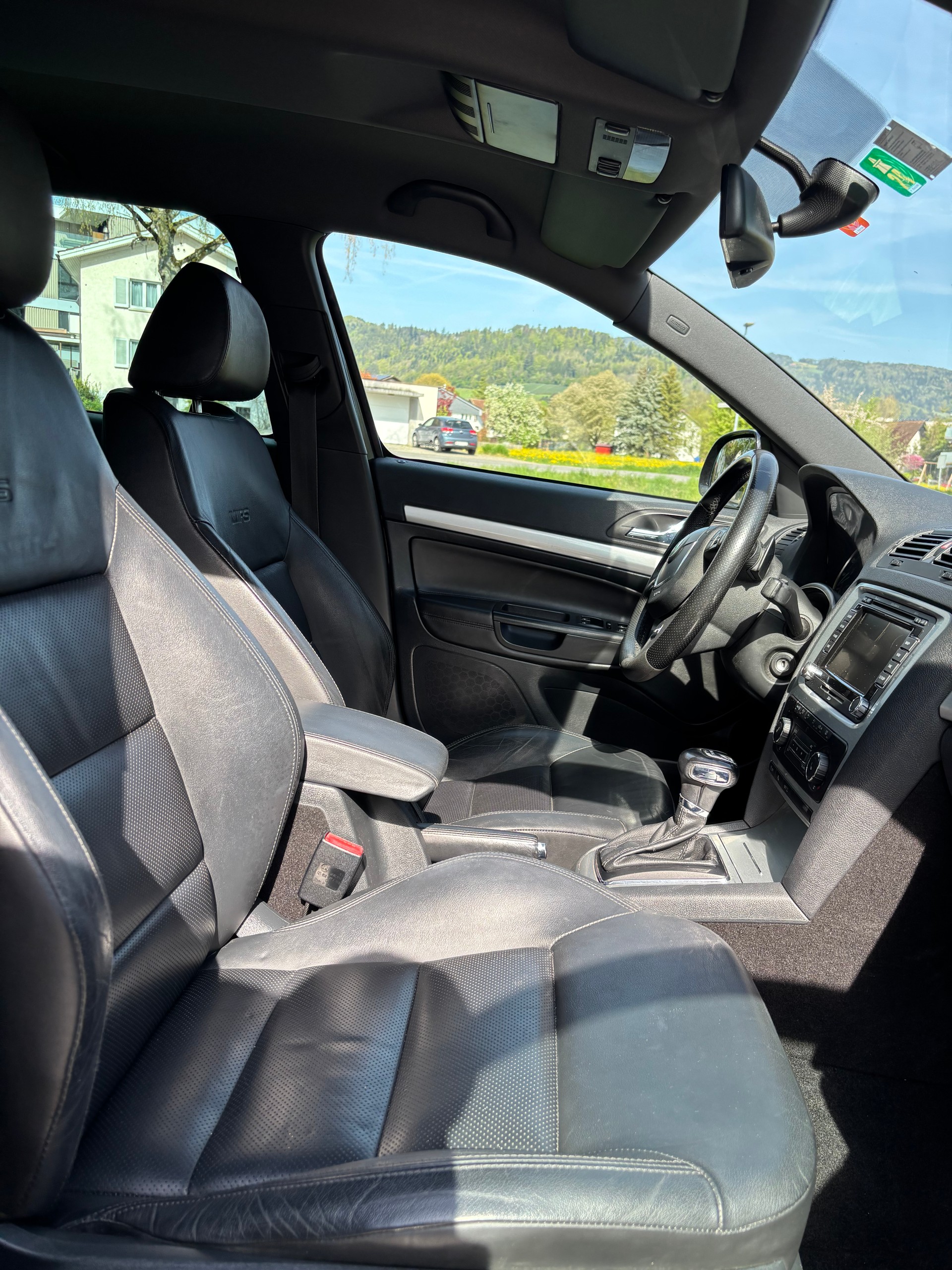 SKODA Octavia Combi 2.0 TSI RS DSG-image-15