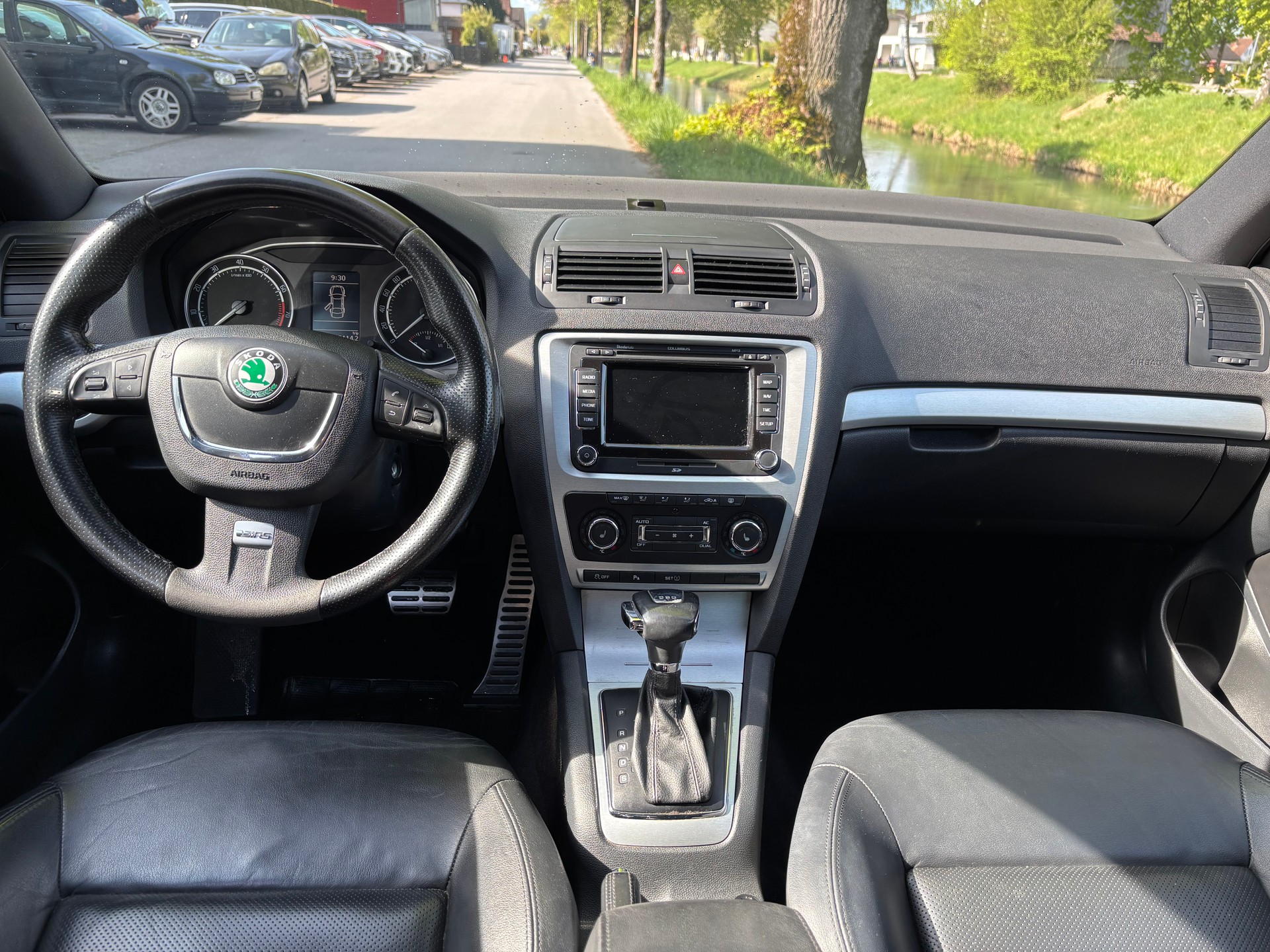 SKODA Octavia Combi 2.0 TSI RS DSG-image-11