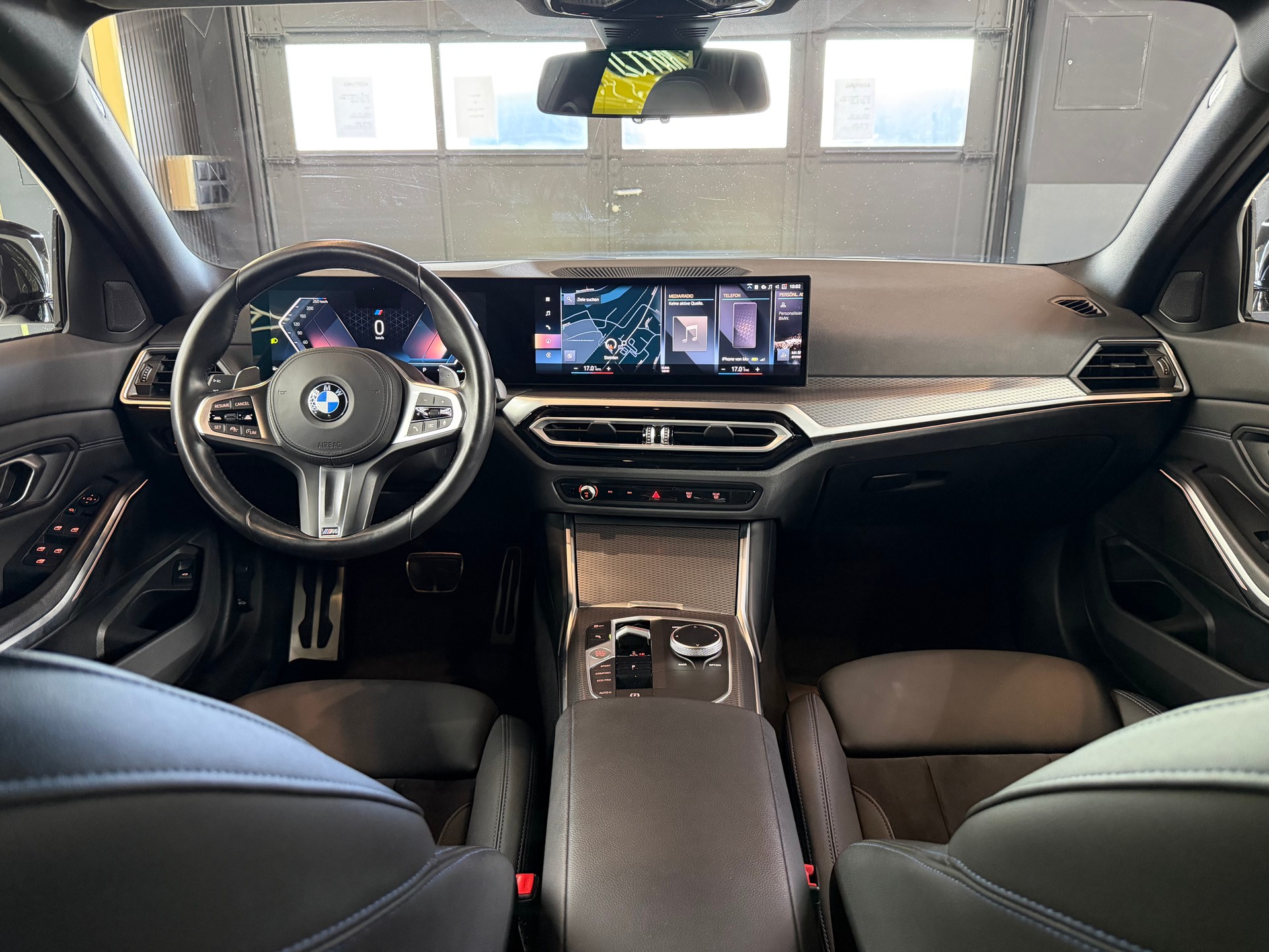 BMW 320d xDrive 48V Touring Steptronic M Sport-image-13