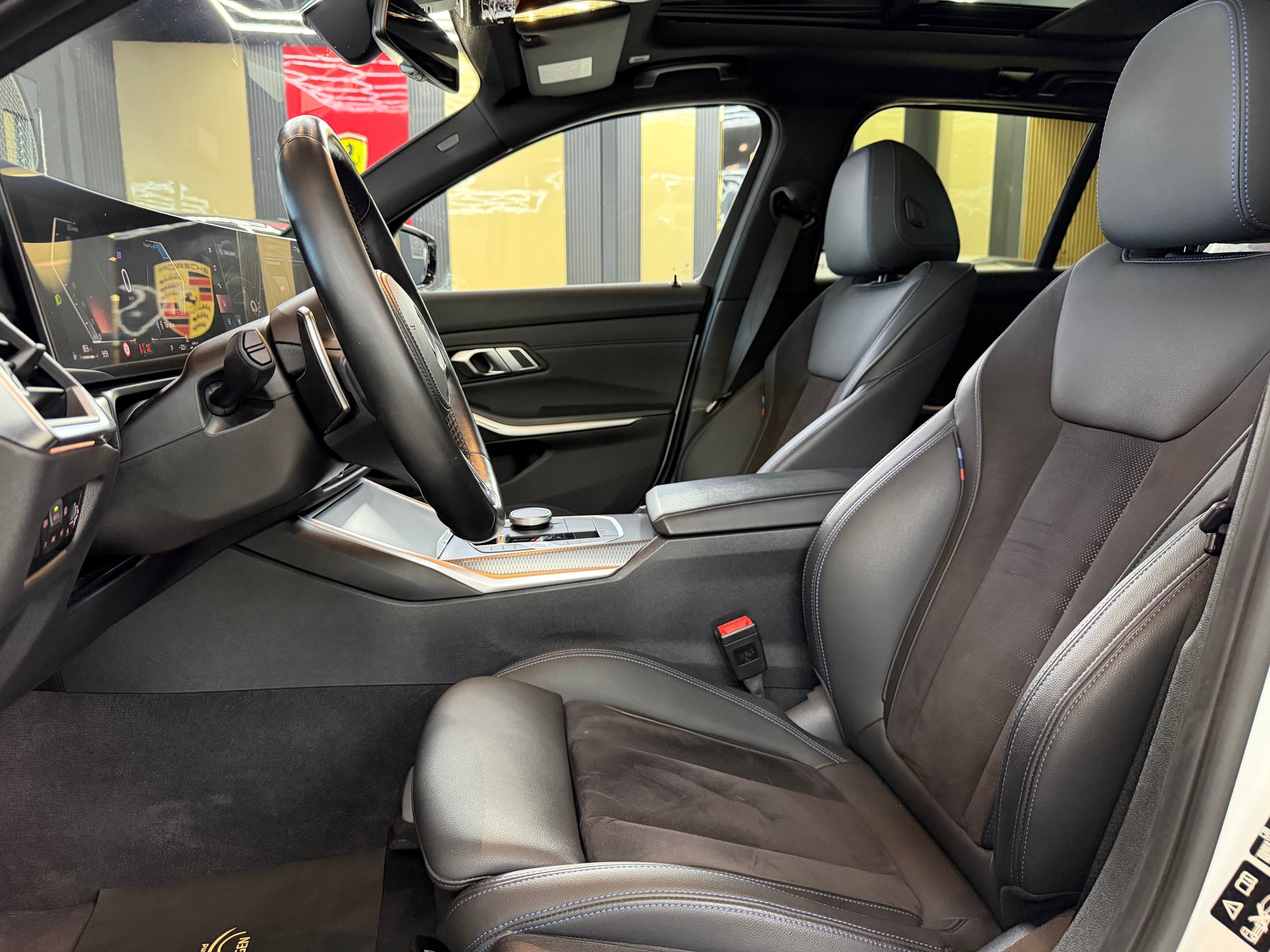 BMW 320d xDrive 48V Touring Steptronic M Sport-image-9