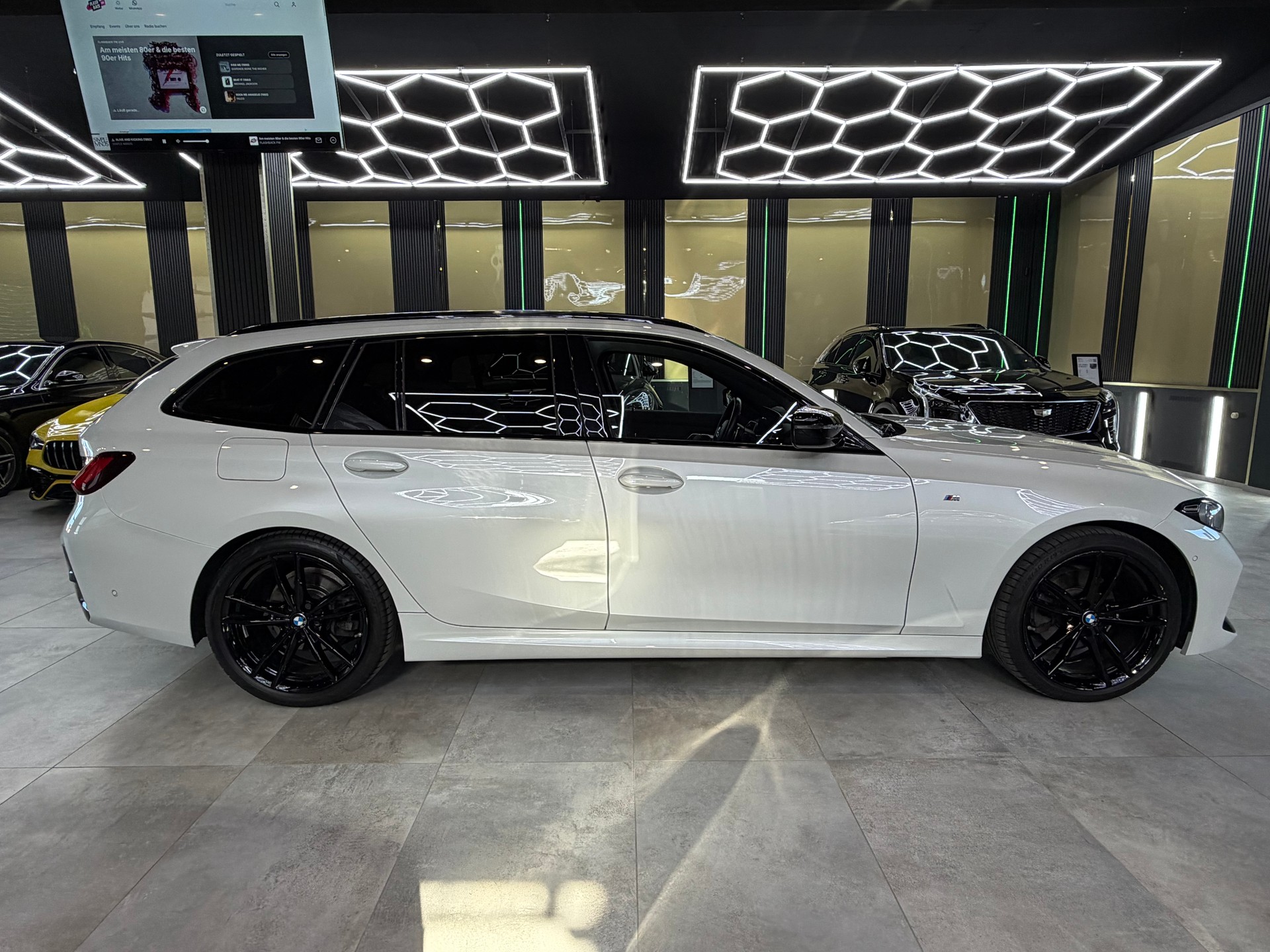 BMW 320d xDrive 48V Touring Steptronic M Sport-showroom-element-3