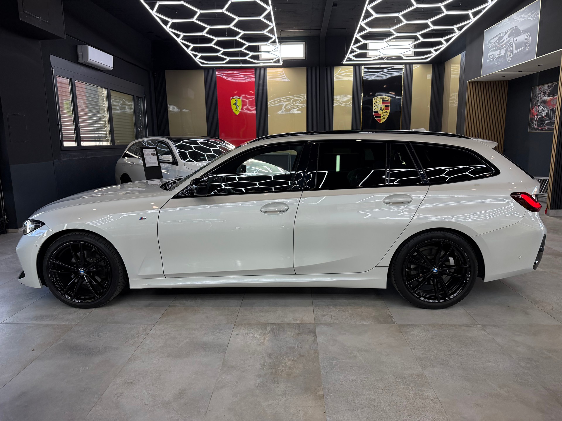 BMW 320d xDrive 48V Touring Steptronic M Sport-image-7