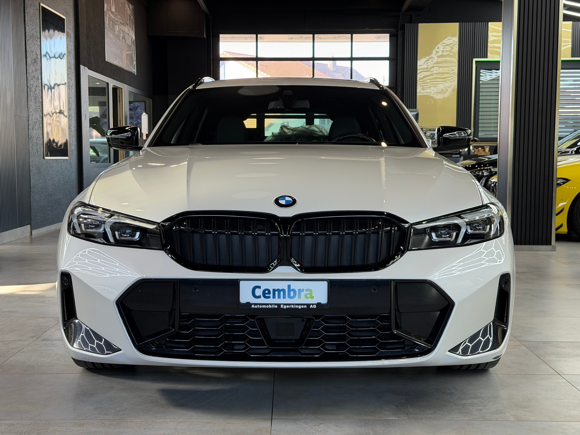 BMW 320d xDrive 48V Touring Steptronic M Sport-showroom-element-1