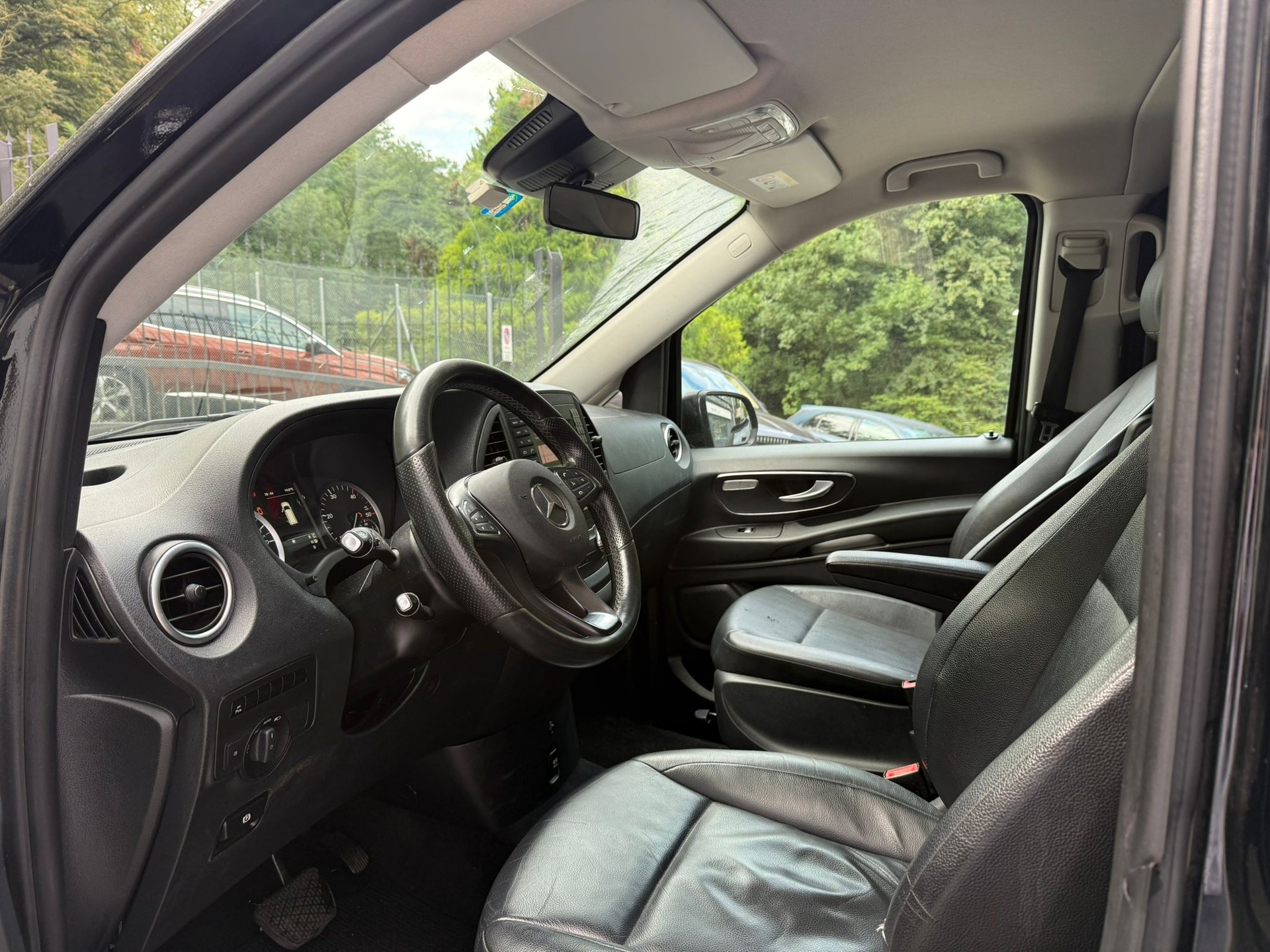 MERCEDES-BENZ Vito 114 BlueTec Tourer Select 7G-Tronic-image-7