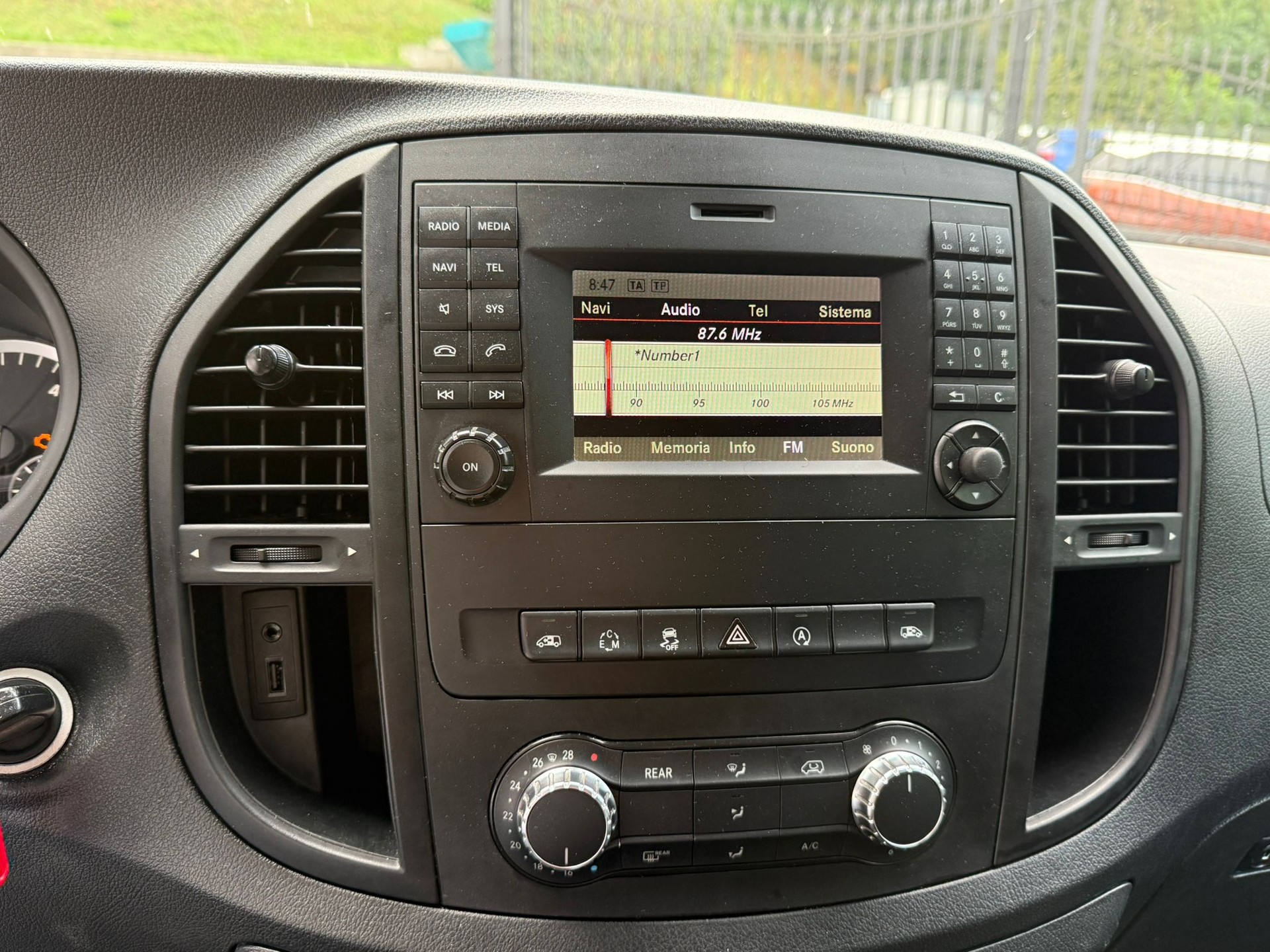 MERCEDES-BENZ Vito 114 BlueTec Tourer Select 7G-Tronic-image-12