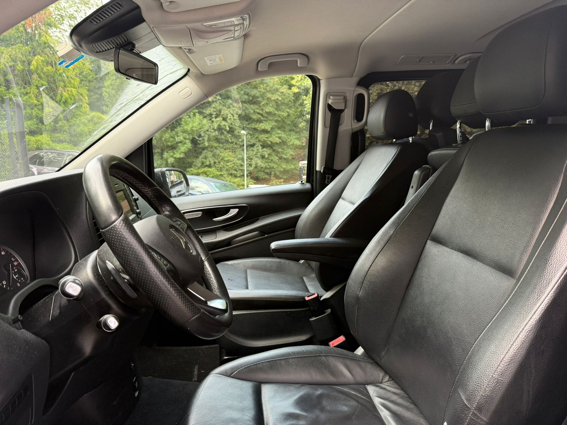 MERCEDES-BENZ Vito 114 BlueTec Tourer Select 7G-Tronic-image-6