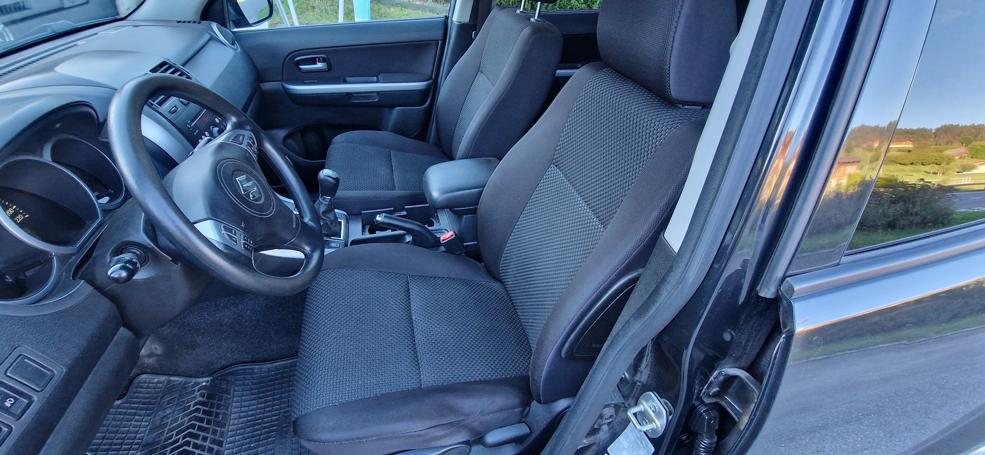 SUZUKI Grand Vitara 2.4 16V GL Top-image-9
