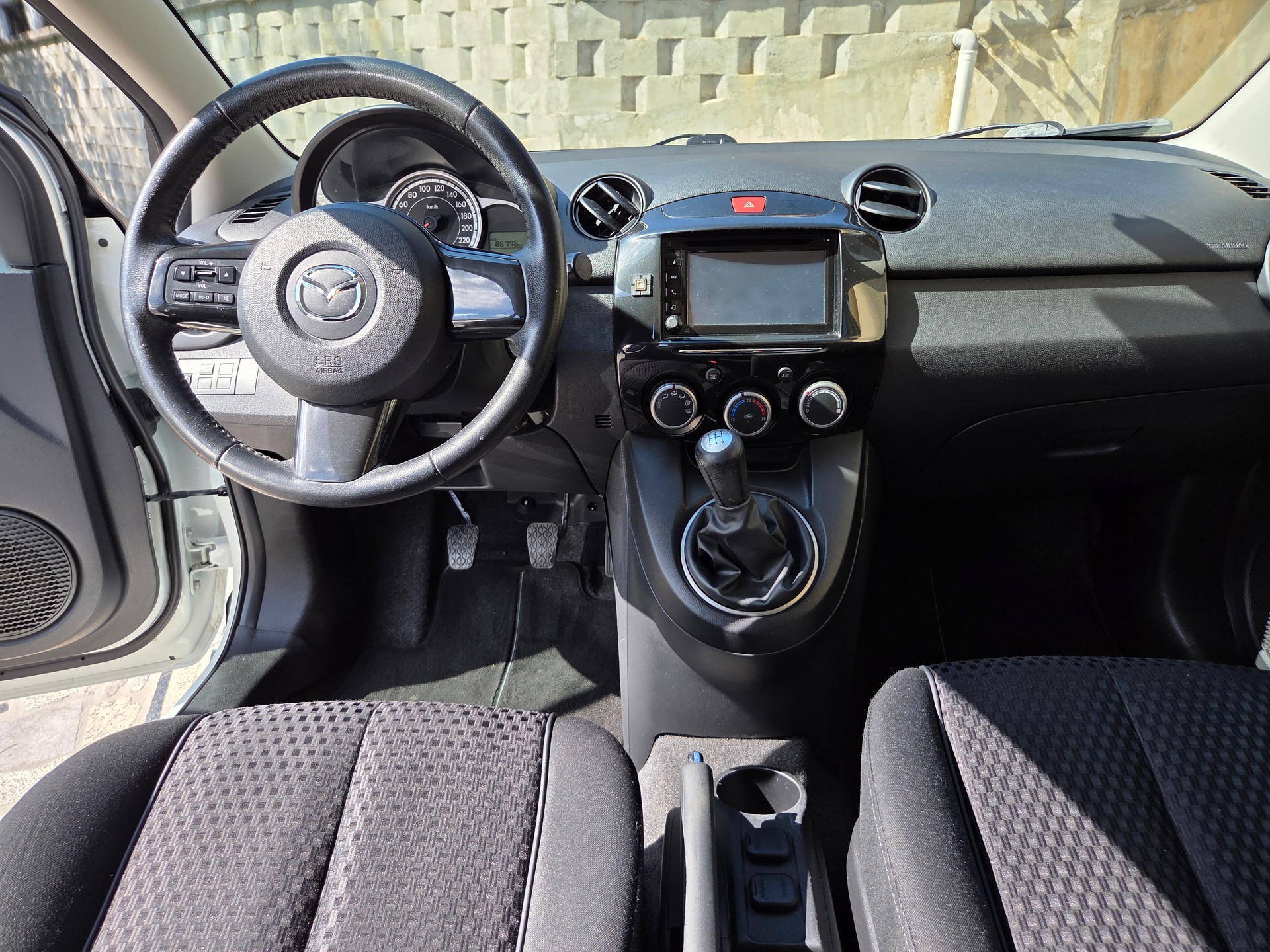 MAZDA 1.3 84 MZR Suisse Edition+-image-8