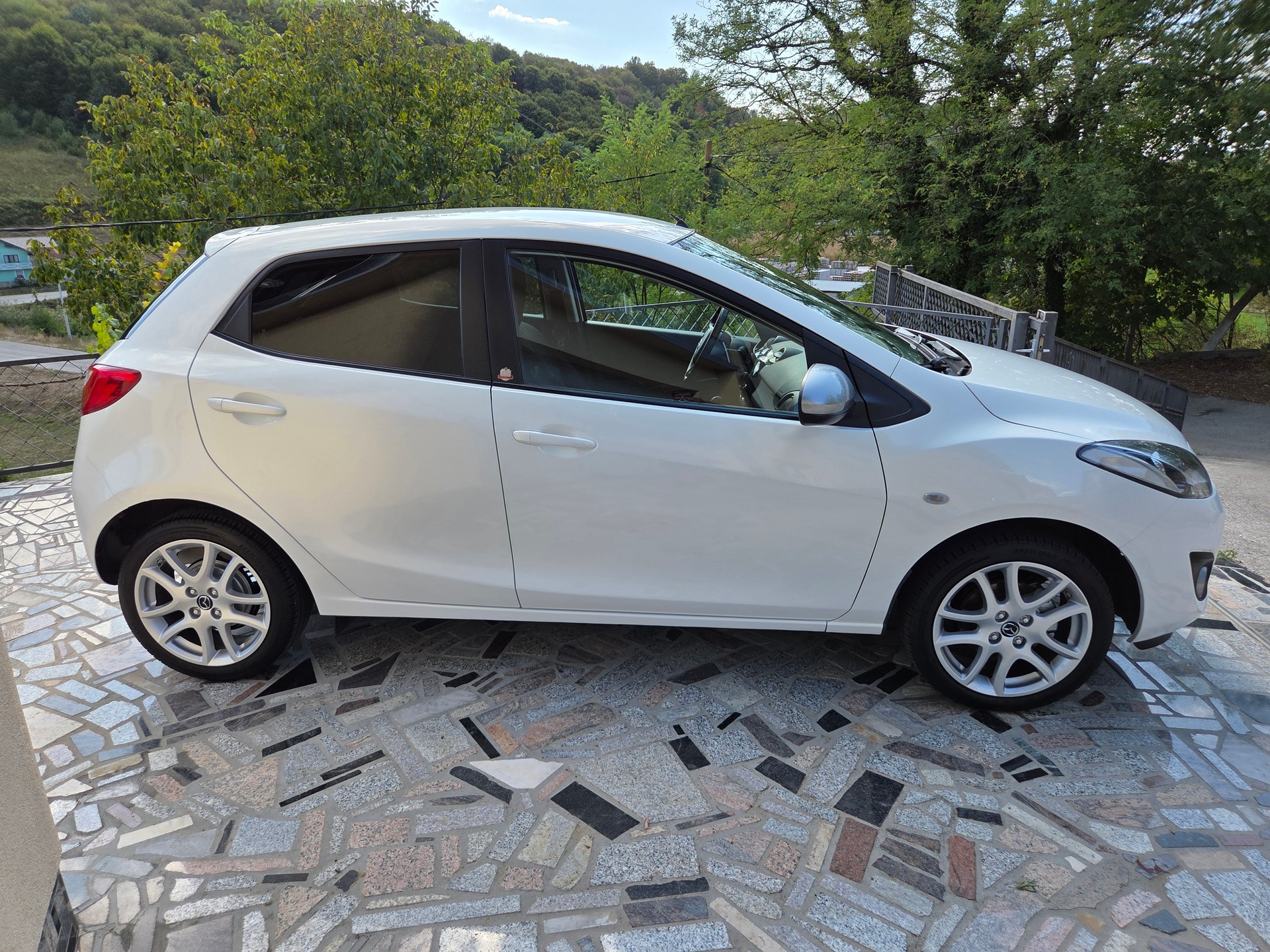 MAZDA 1.3 84 MZR Suisse Edition+-image-3