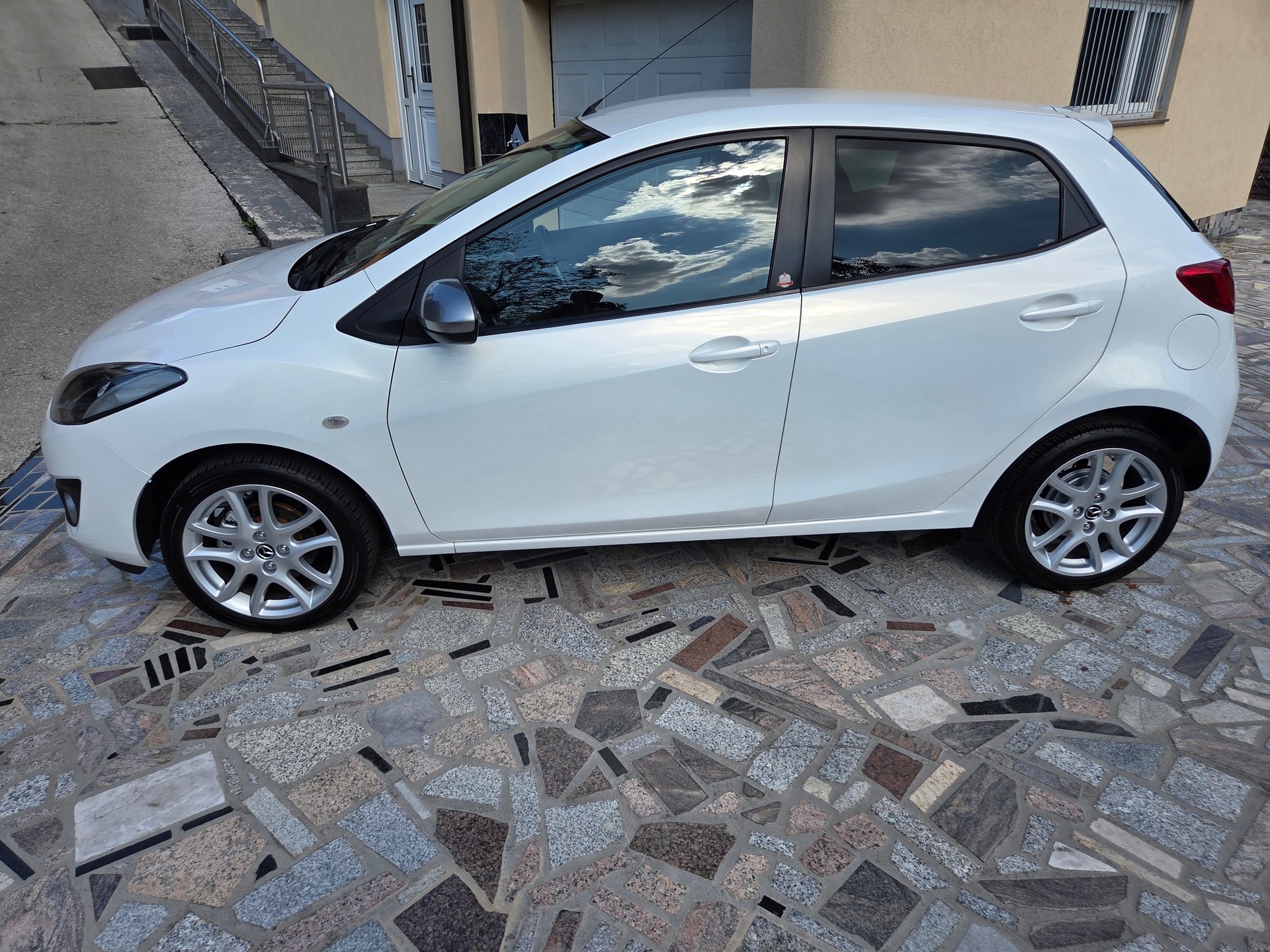 MAZDA 1.3 84 MZR Suisse Edition+-image-7