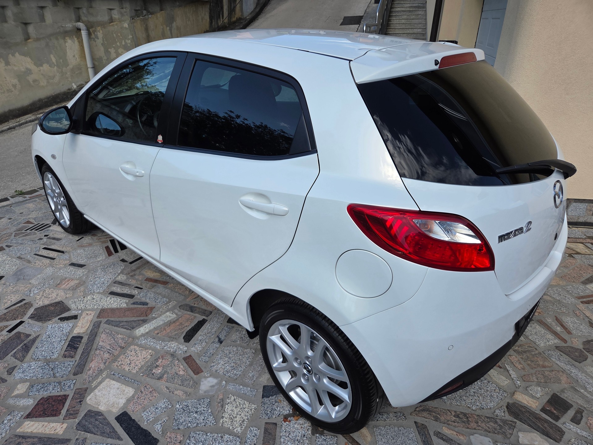 MAZDA 1.3 84 MZR Suisse Edition+-image-6