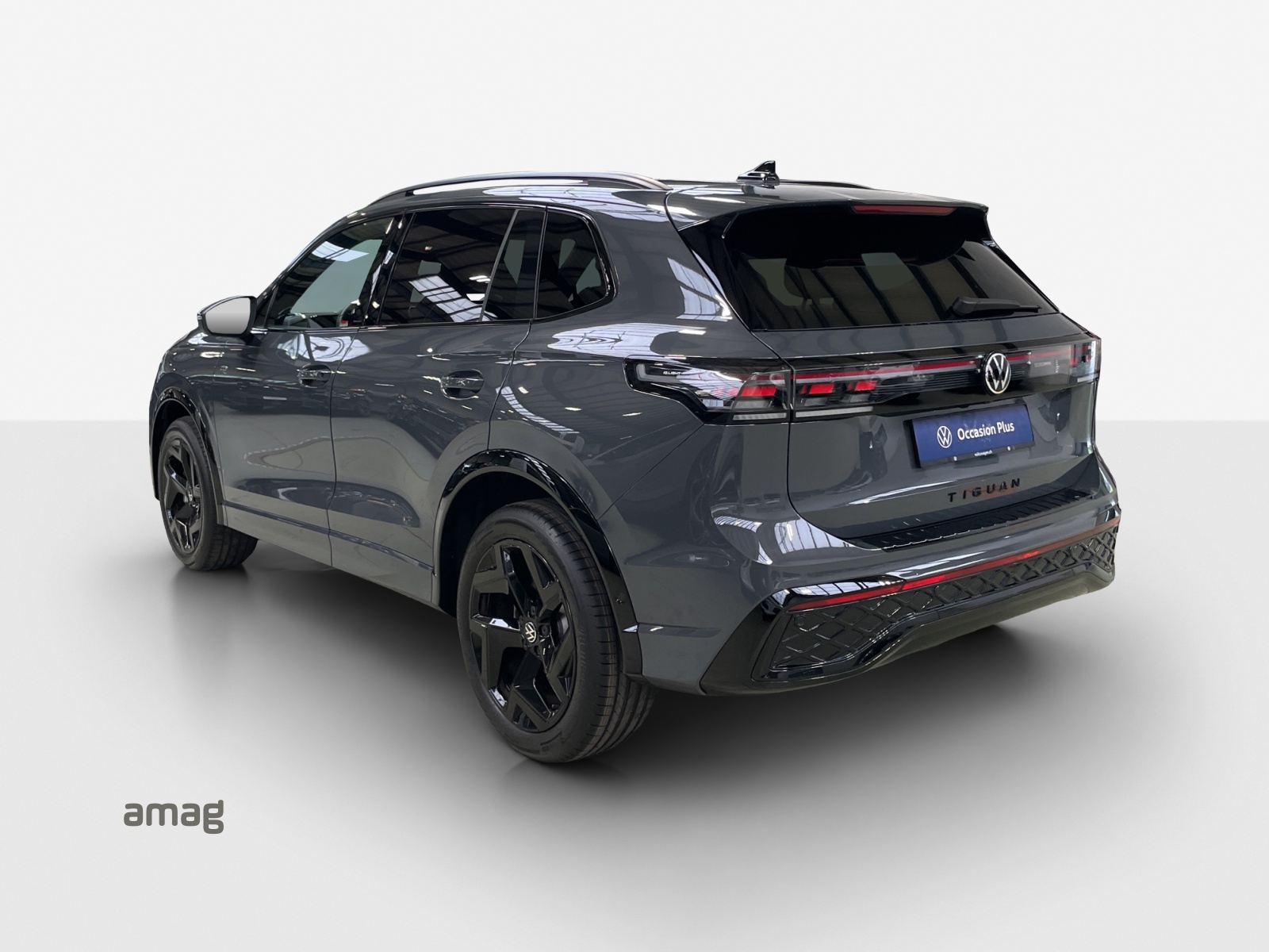 VW Tiguan 2.0 TSI DSG R-Line 4Motion-image-2