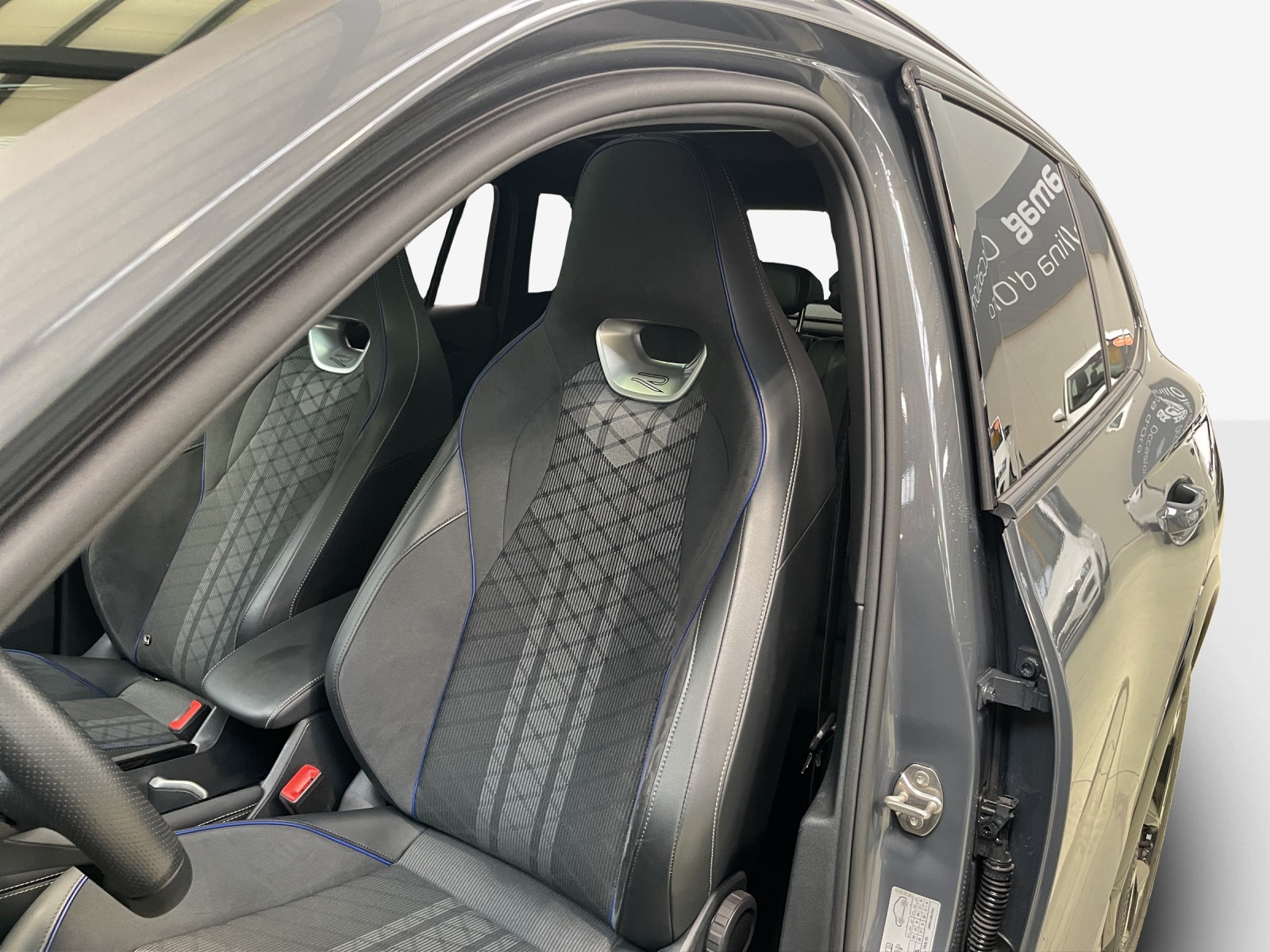 VW Tiguan 2.0 TSI DSG R-Line 4Motion-image-15