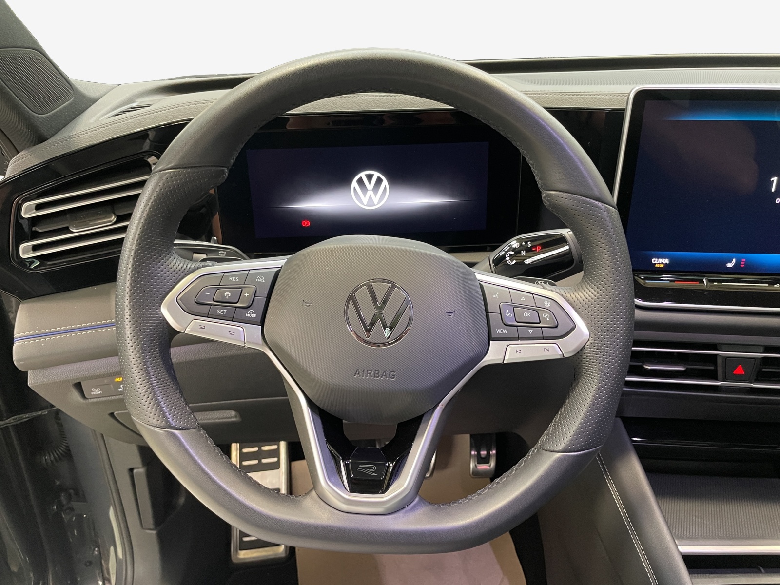 VW Tiguan 2.0 TSI DSG R-Line 4Motion-image-9