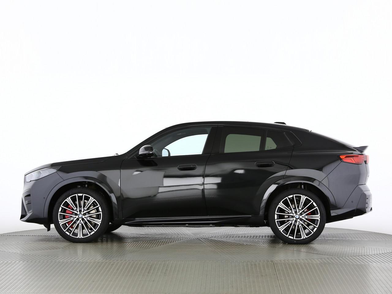 BMW iX2 30 xDrive-image-6