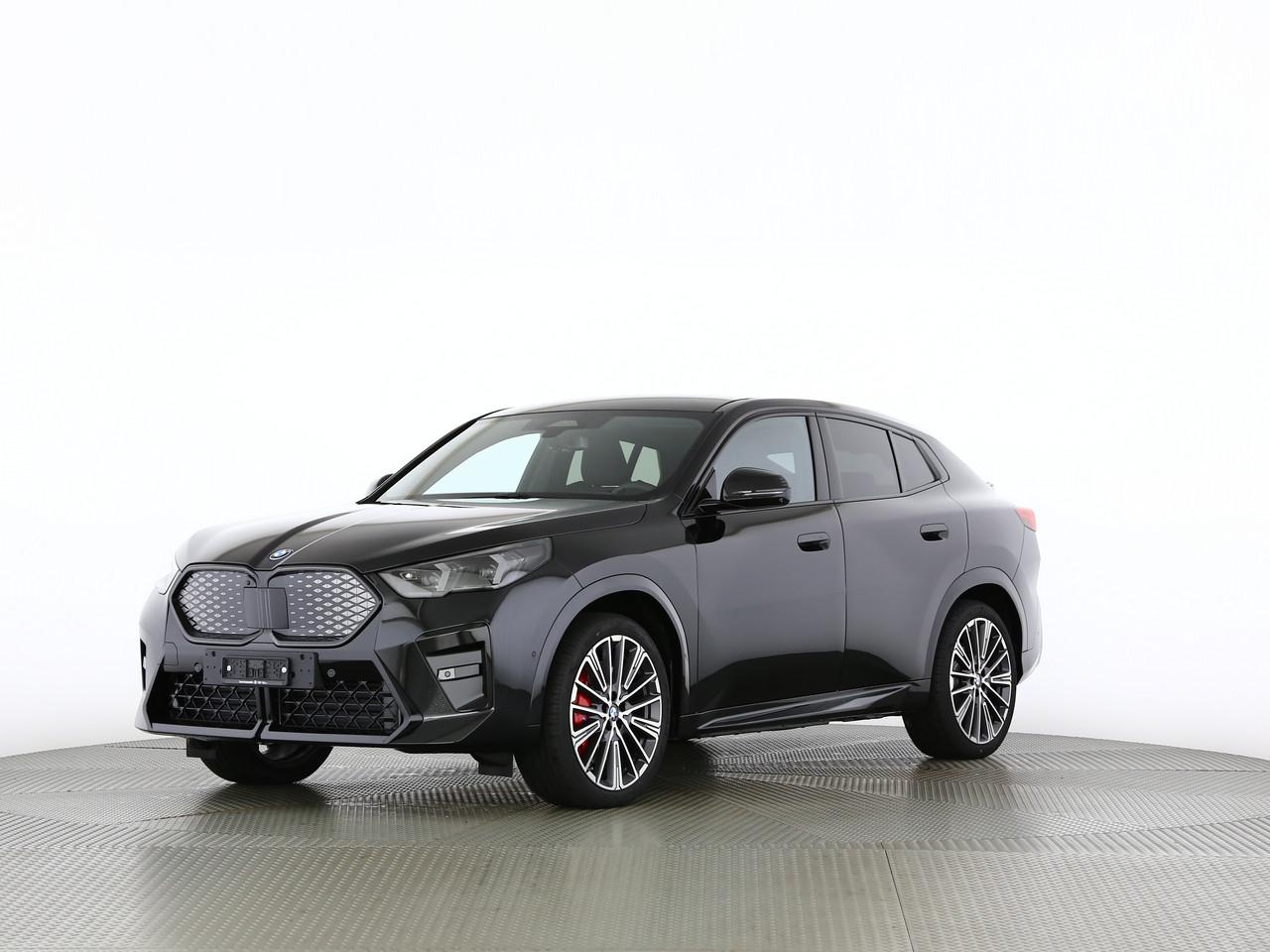 BMW iX2 30 xDrive-image-2