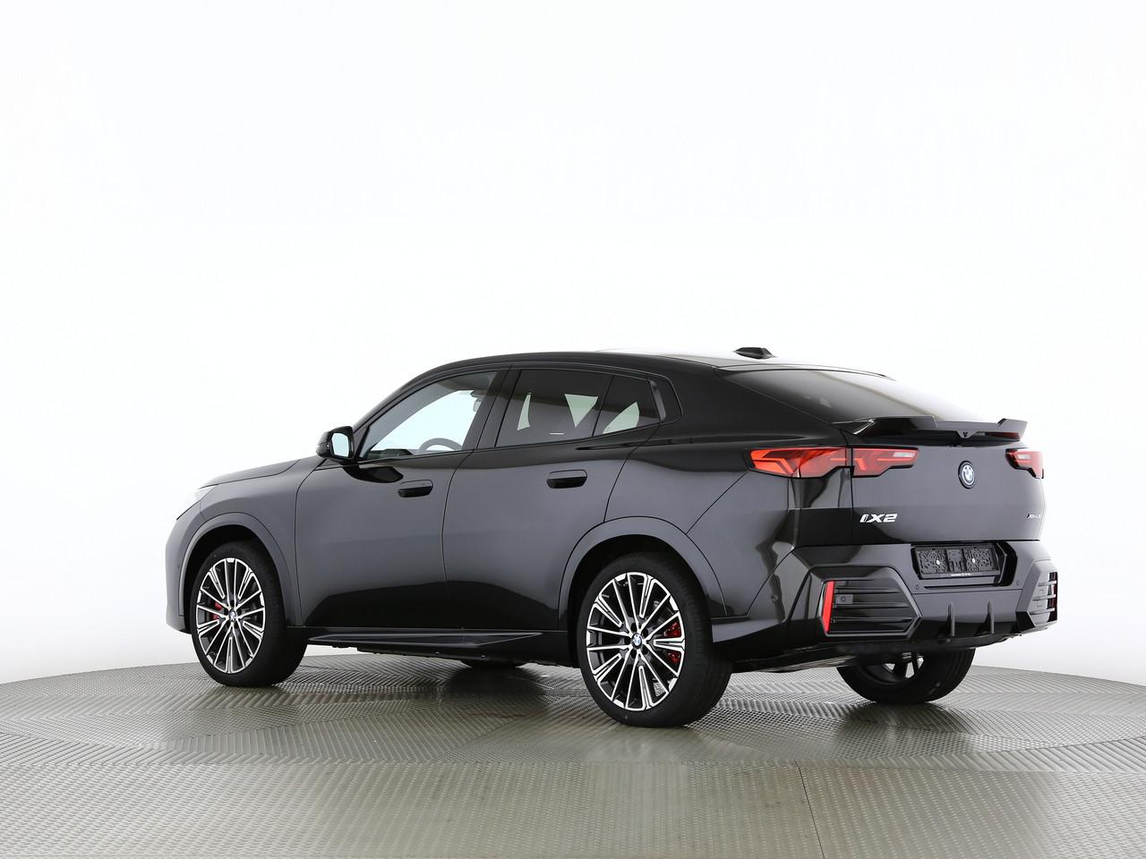BMW iX2 30 xDrive-image-9