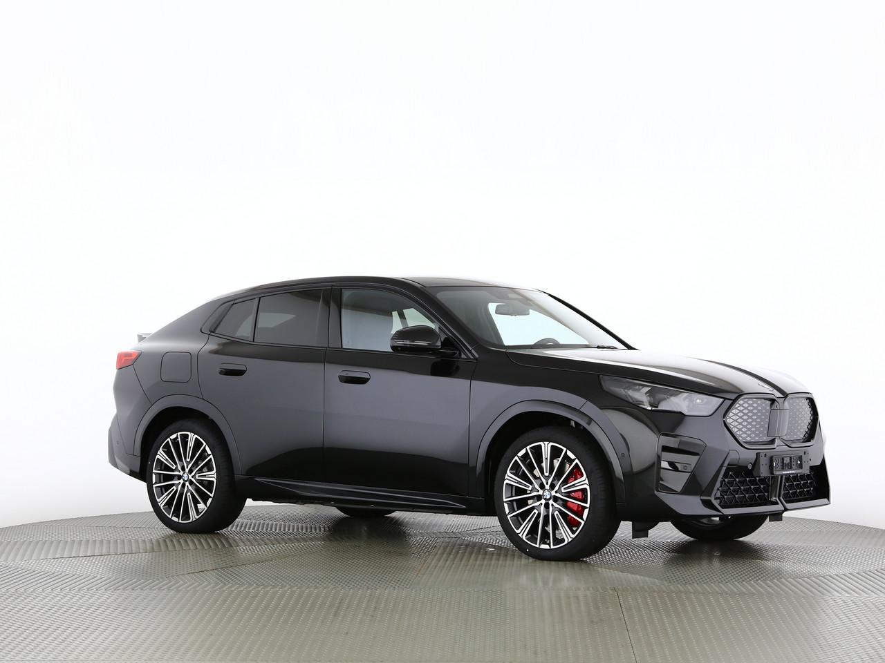 BMW iX2 30 xDrive-image-20