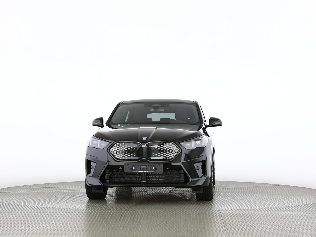BMW iX2 30 xDrive-image-24