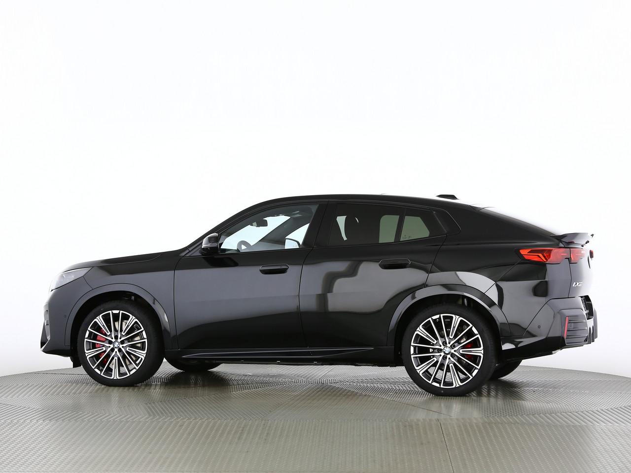 BMW iX2 30 xDrive-image-7