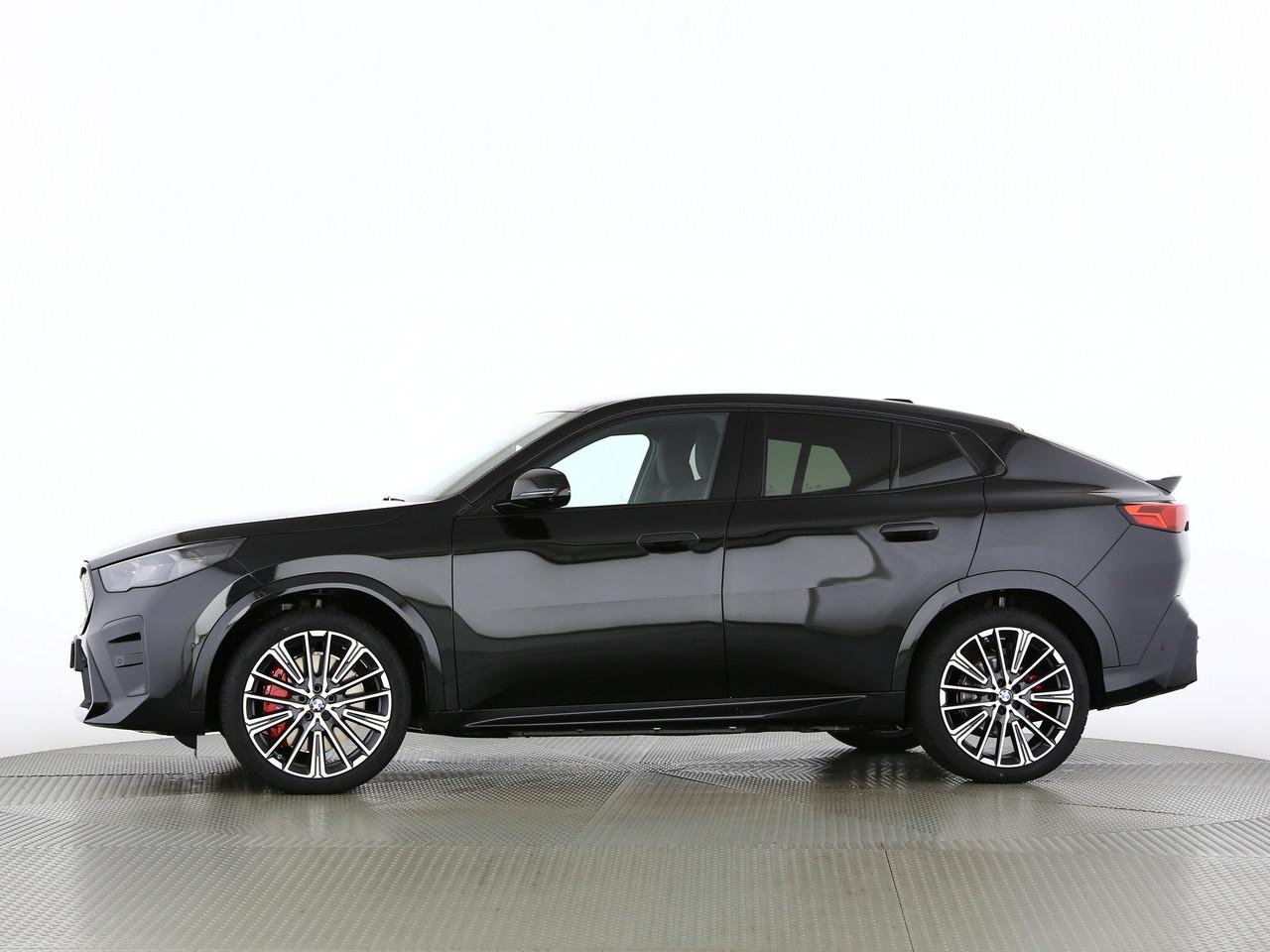 BMW iX2 30 xDrive-image-5