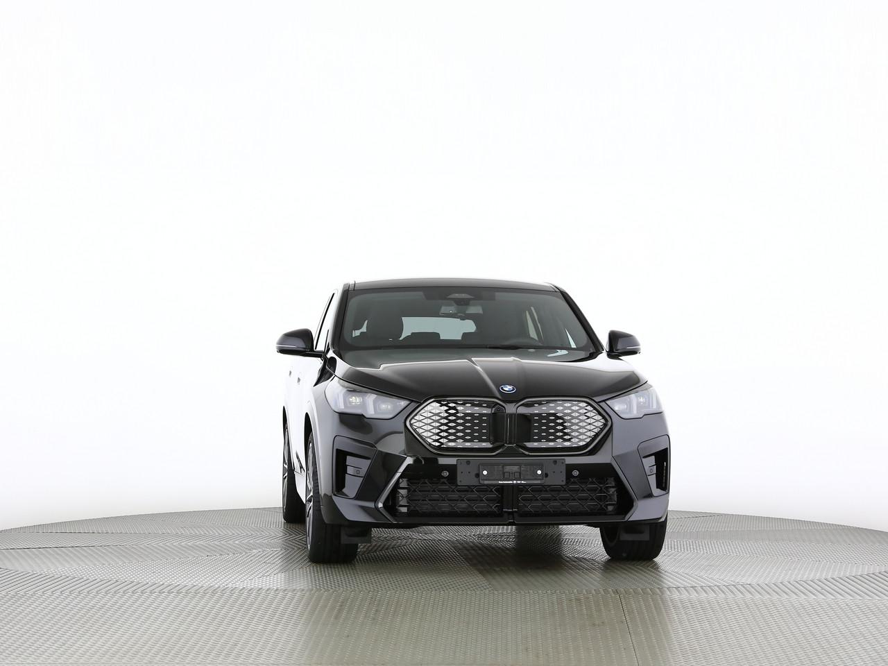 BMW iX2 30 xDrive-image-23