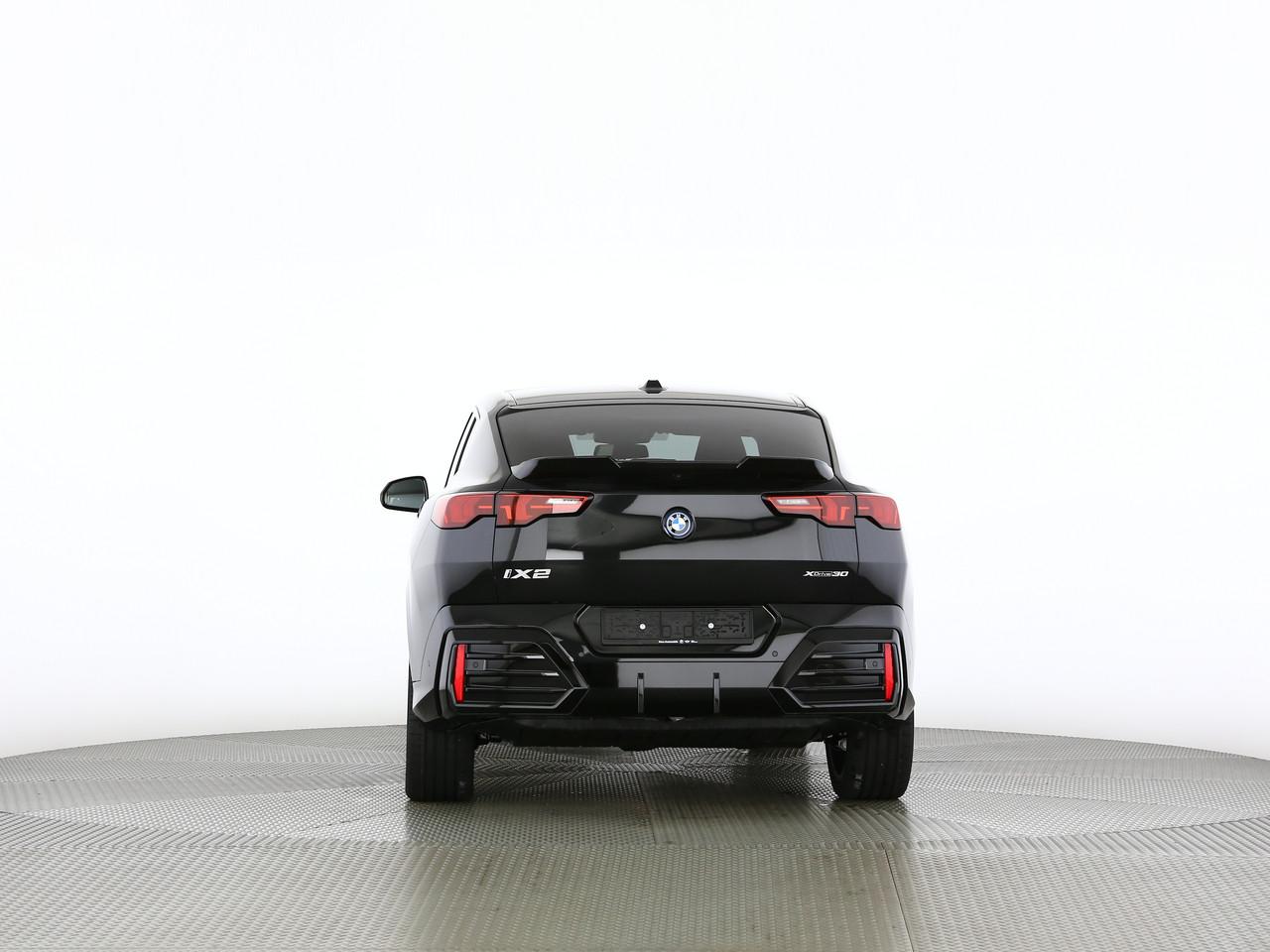 BMW iX2 30 xDrive-image-11