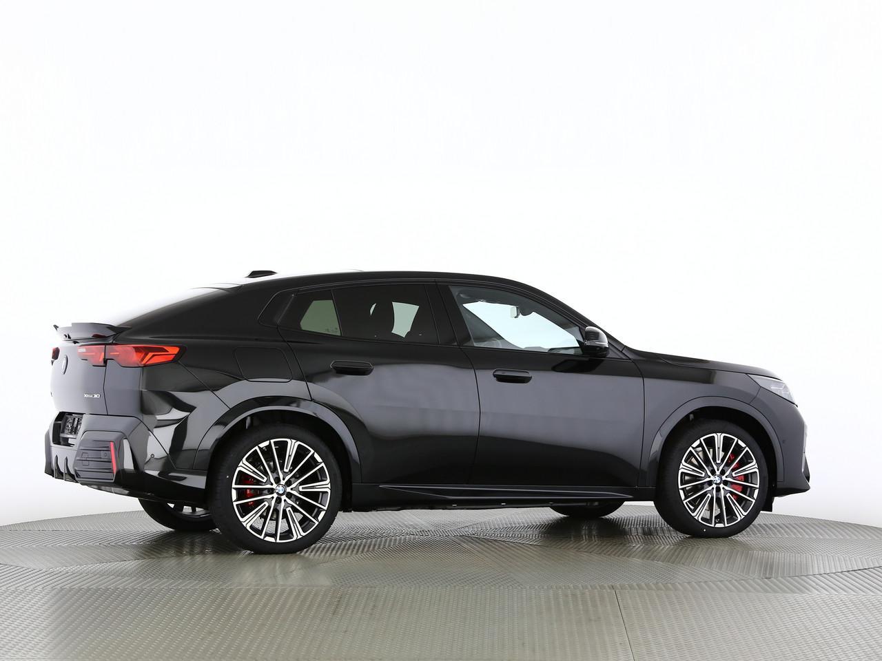 BMW iX2 30 xDrive-image-16