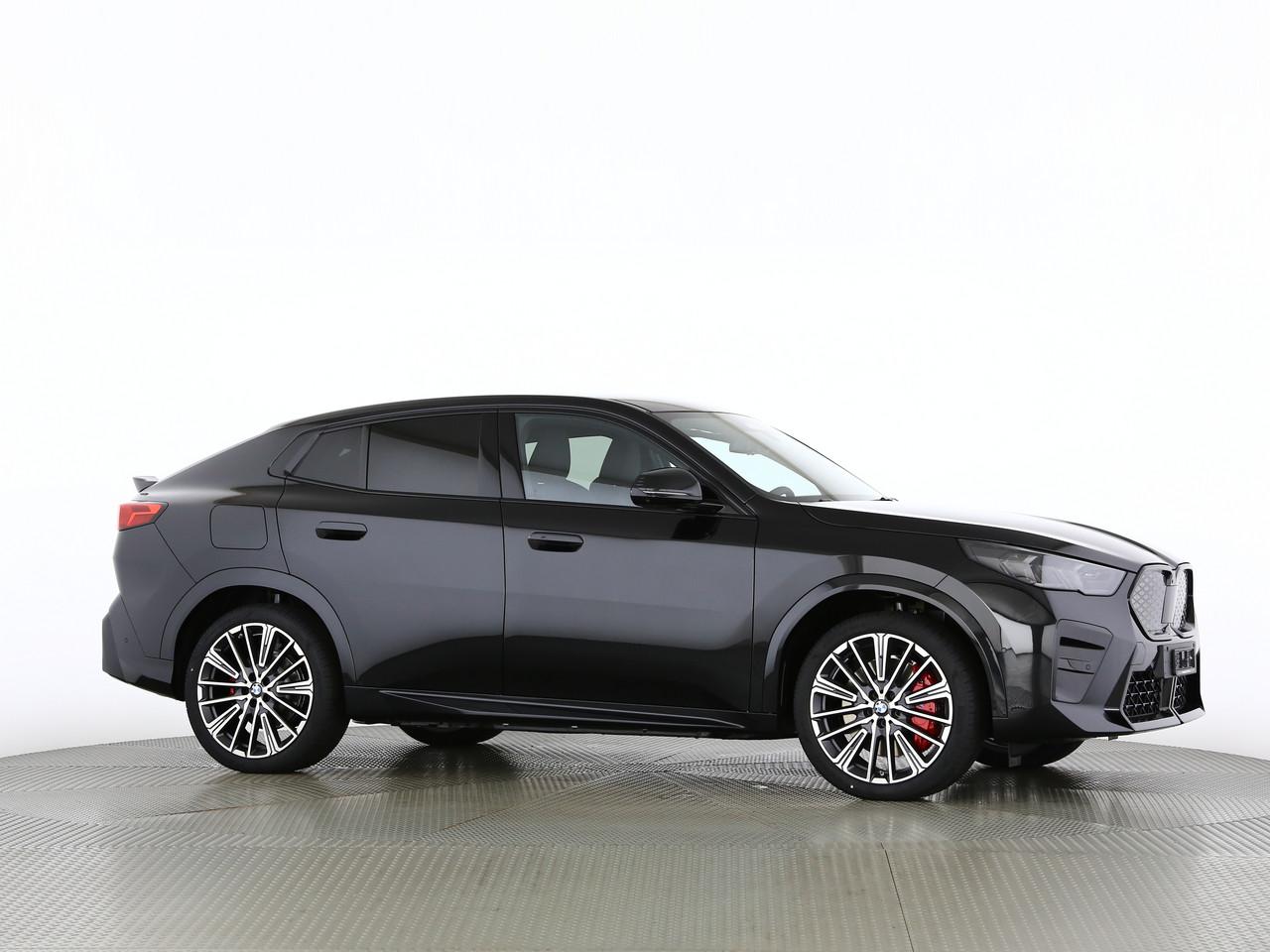BMW iX2 30 xDrive-image-19