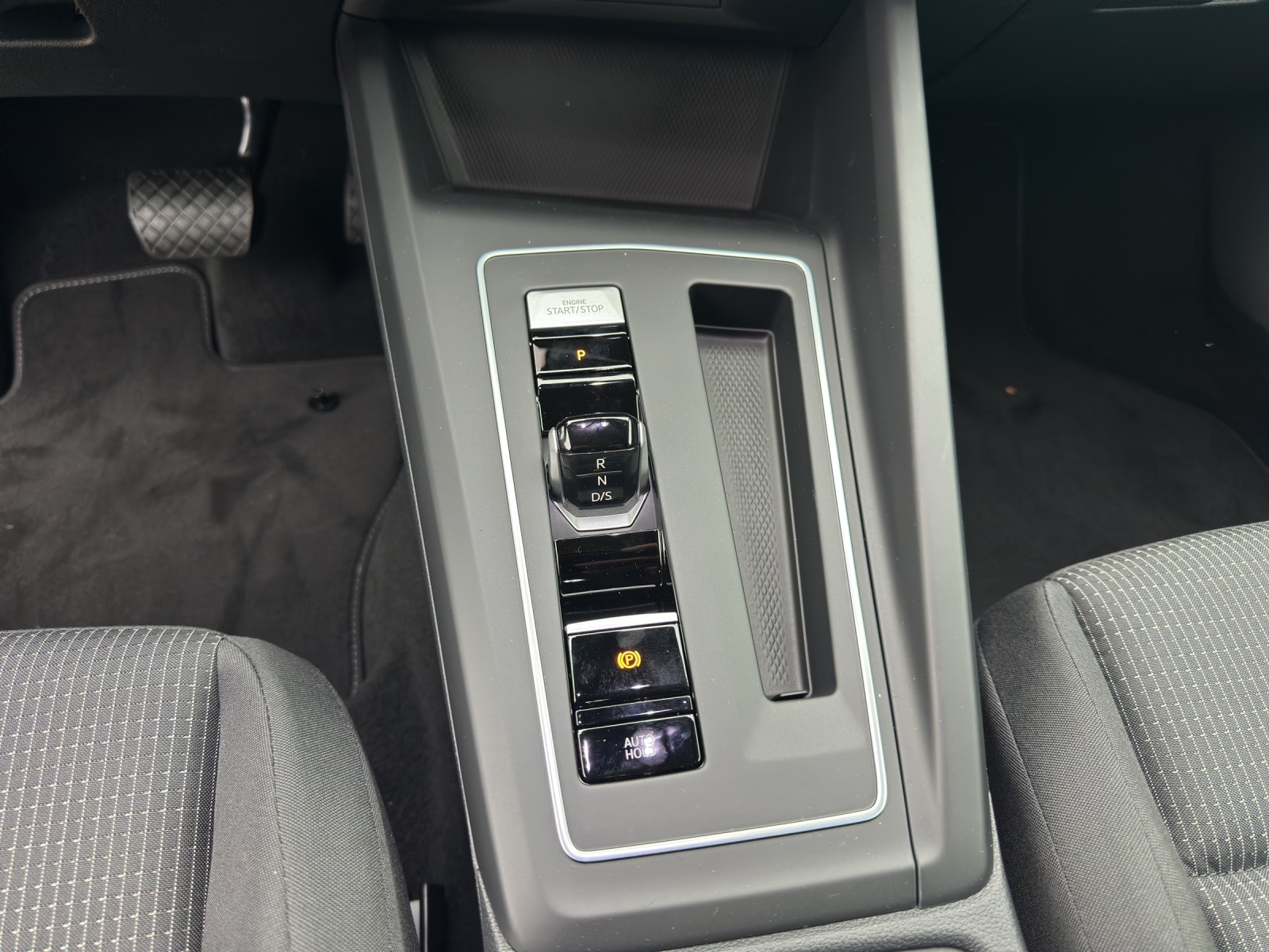 VW Golf 1.5 e TSI mHEV Value DSG-image-15