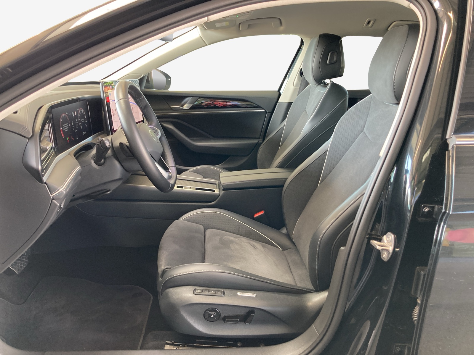 VW Passat Variant 2.0 TDI evo Business 4 Motion DSG-image-7