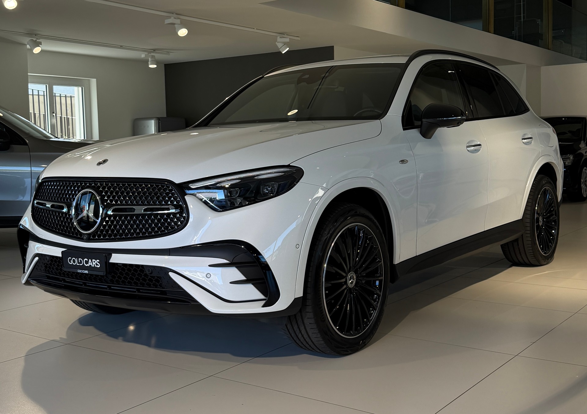 MERCEDES-BENZ GLC 300 e AMG-Line 4Matic 9G-Tronic-image-3