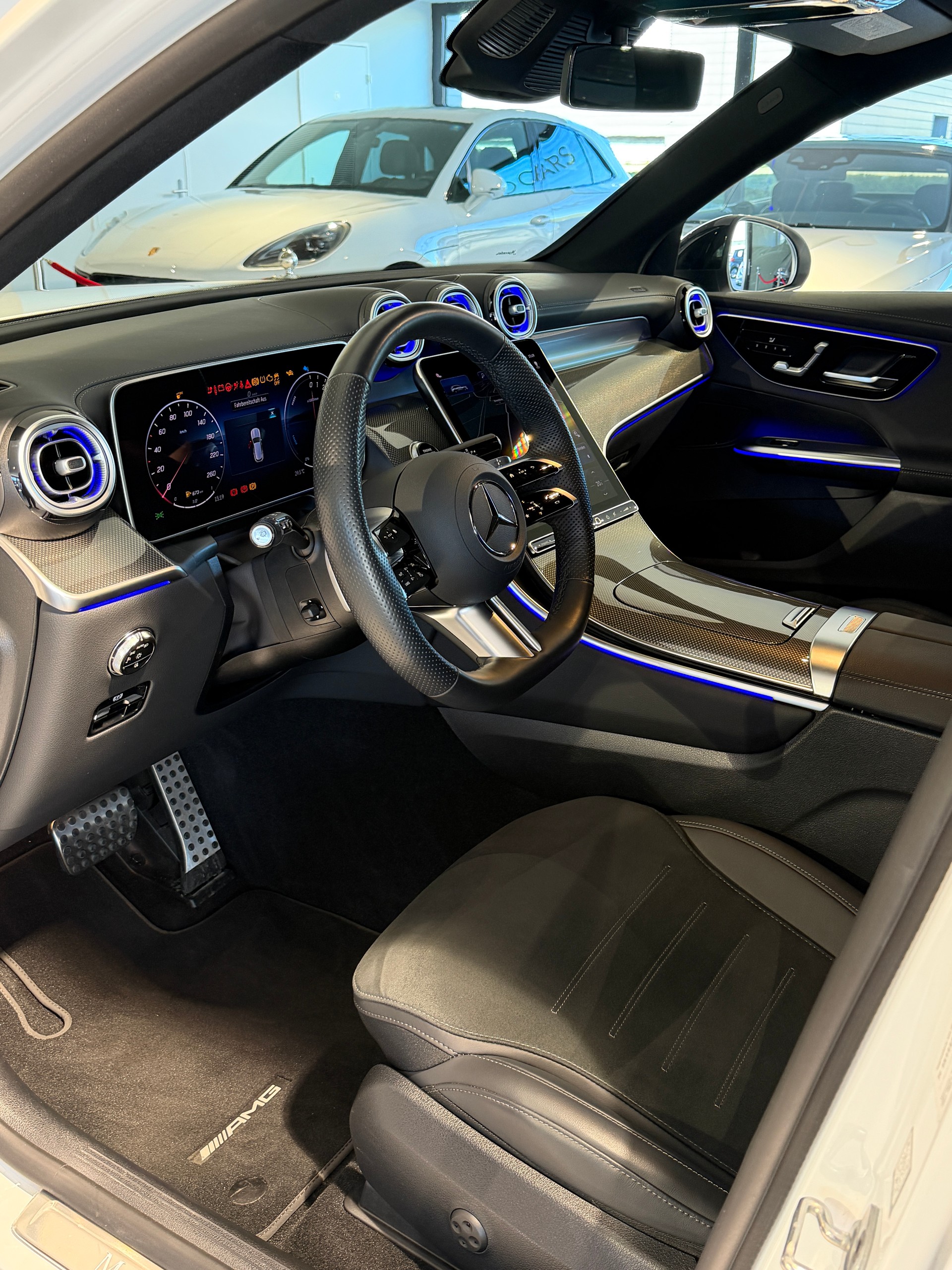MERCEDES-BENZ GLC 300 e AMG-Line 4Matic 9G-Tronic-image-8