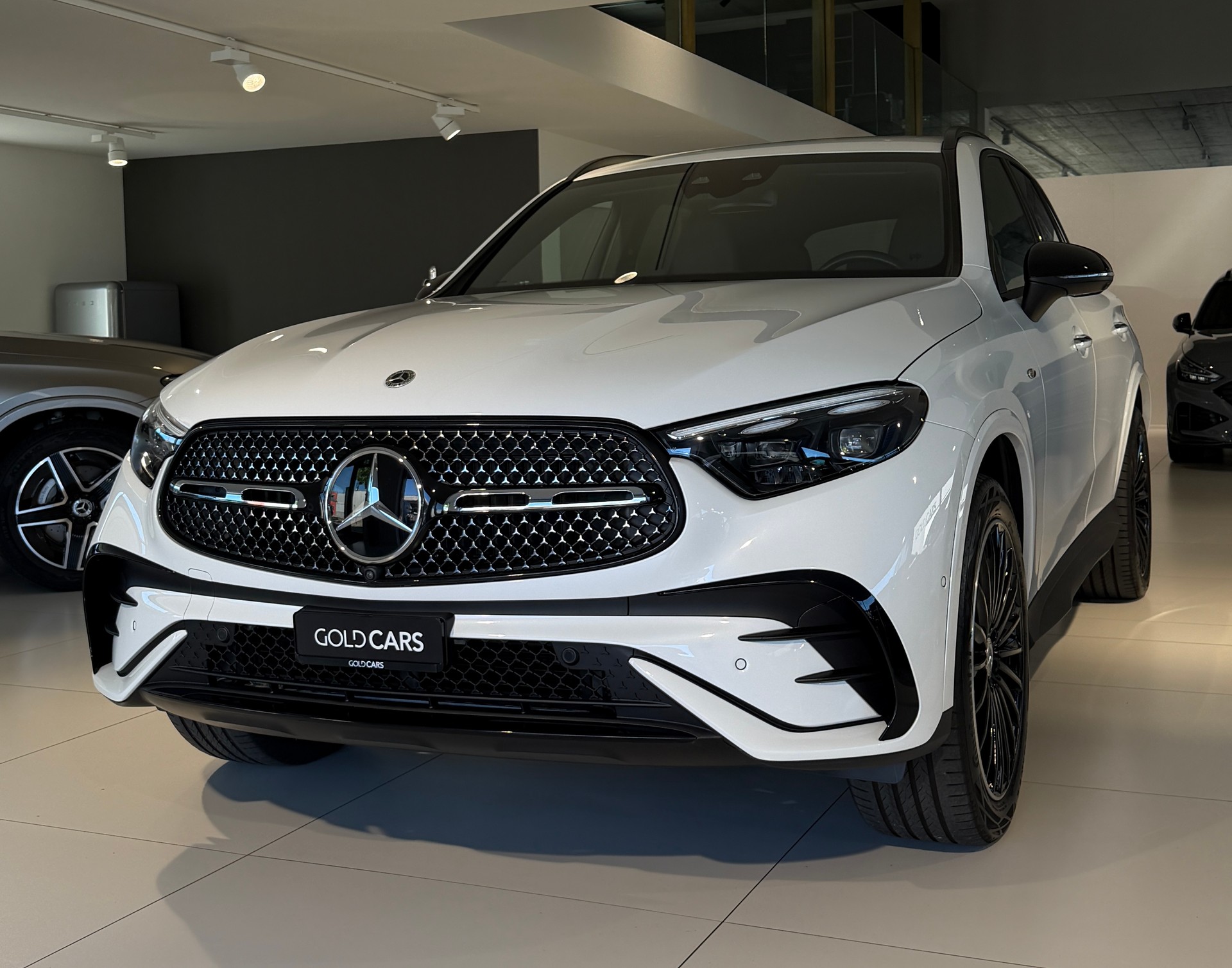MERCEDES-BENZ GLC 300 e AMG-Line 4Matic 9G-Tronic-image-2