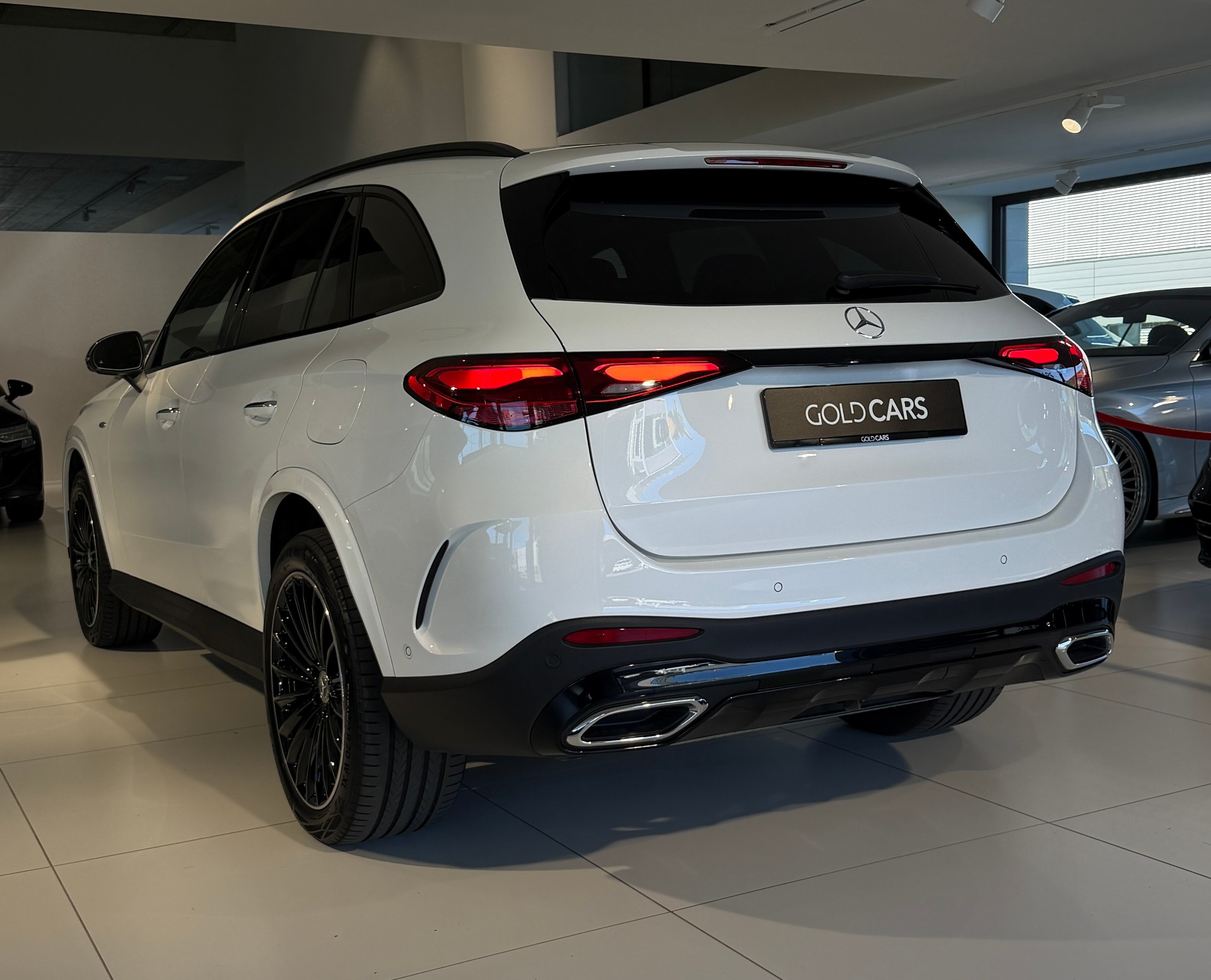 MERCEDES-BENZ GLC 300 e AMG-Line 4Matic 9G-Tronic-image-5