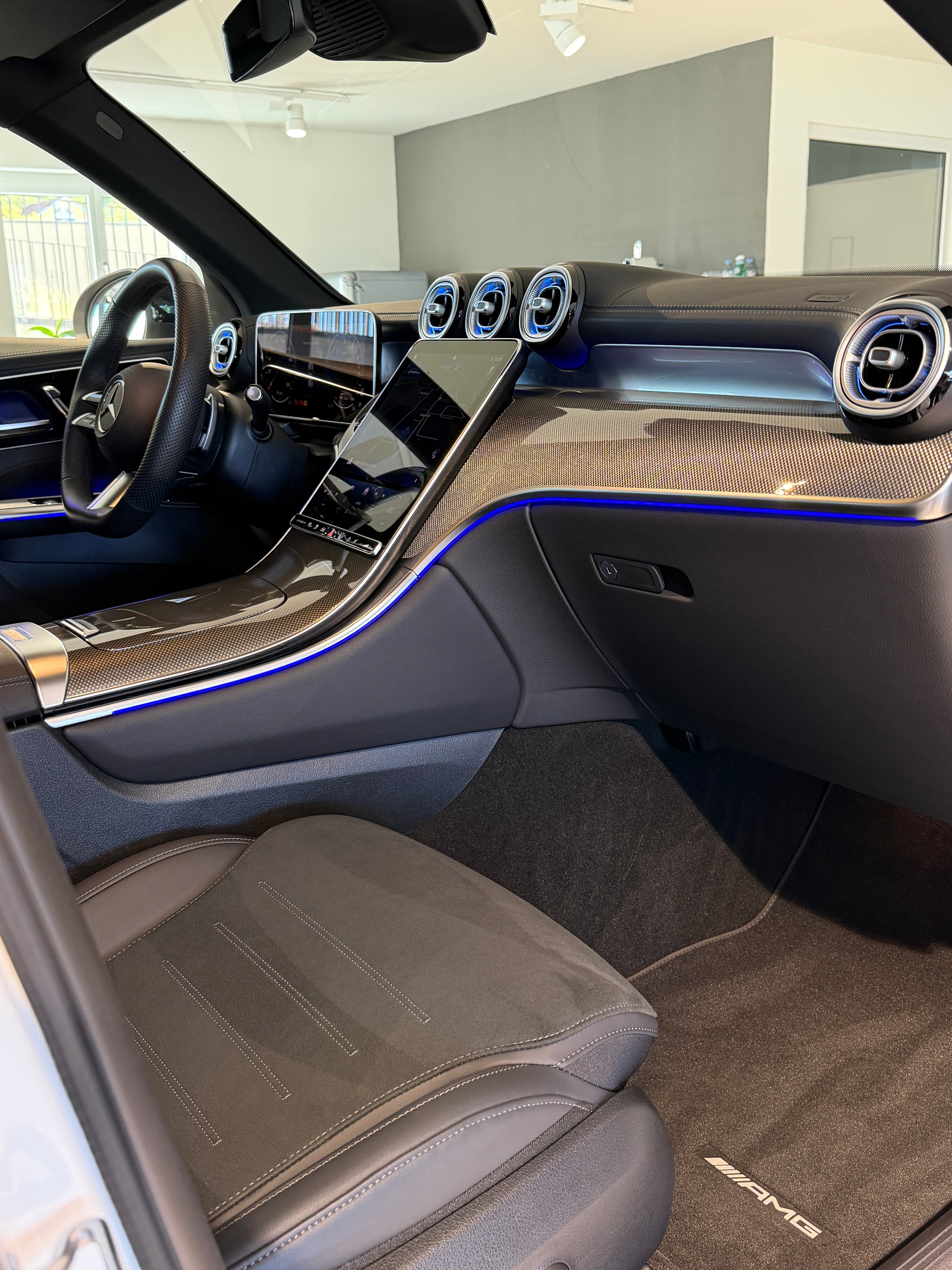MERCEDES-BENZ GLC 300 e AMG-Line 4Matic 9G-Tronic-image-12