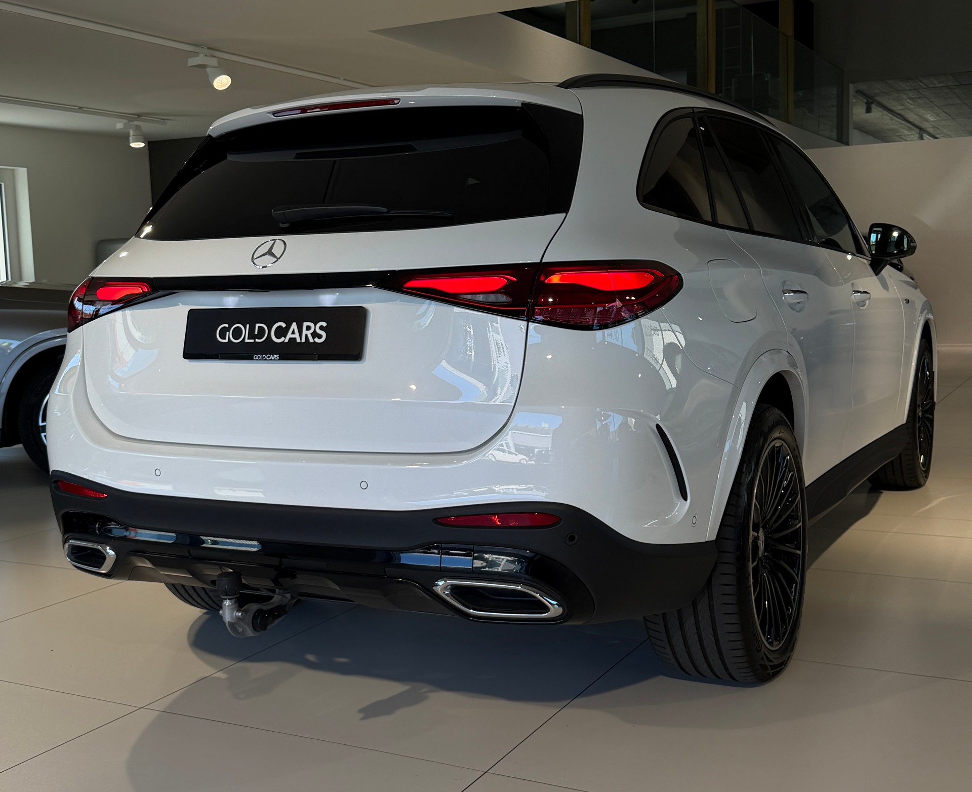 MERCEDES-BENZ GLC 300 e AMG-Line 4Matic 9G-Tronic-image-6