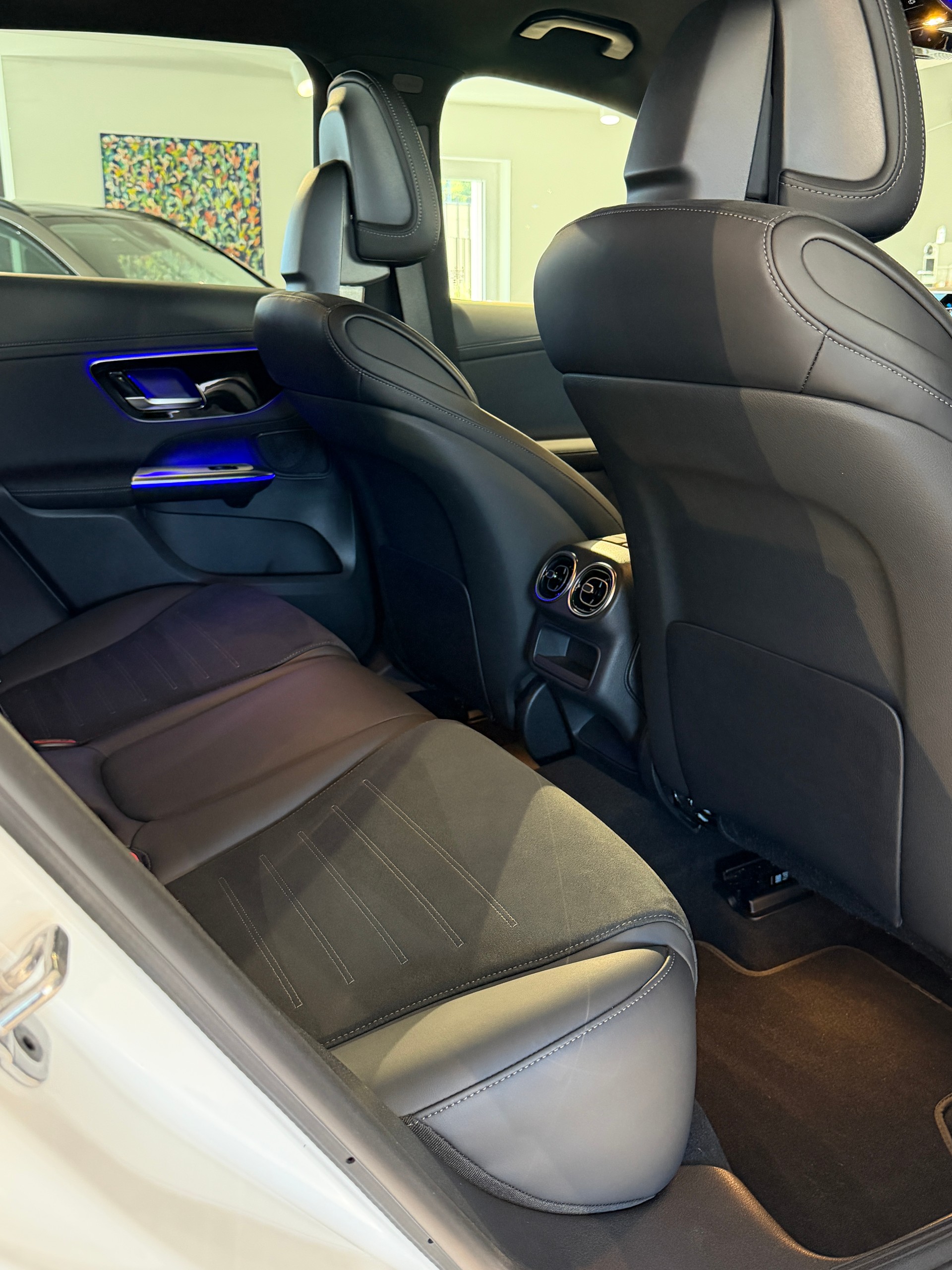 MERCEDES-BENZ GLC 300 e AMG-Line 4Matic 9G-Tronic-image-14