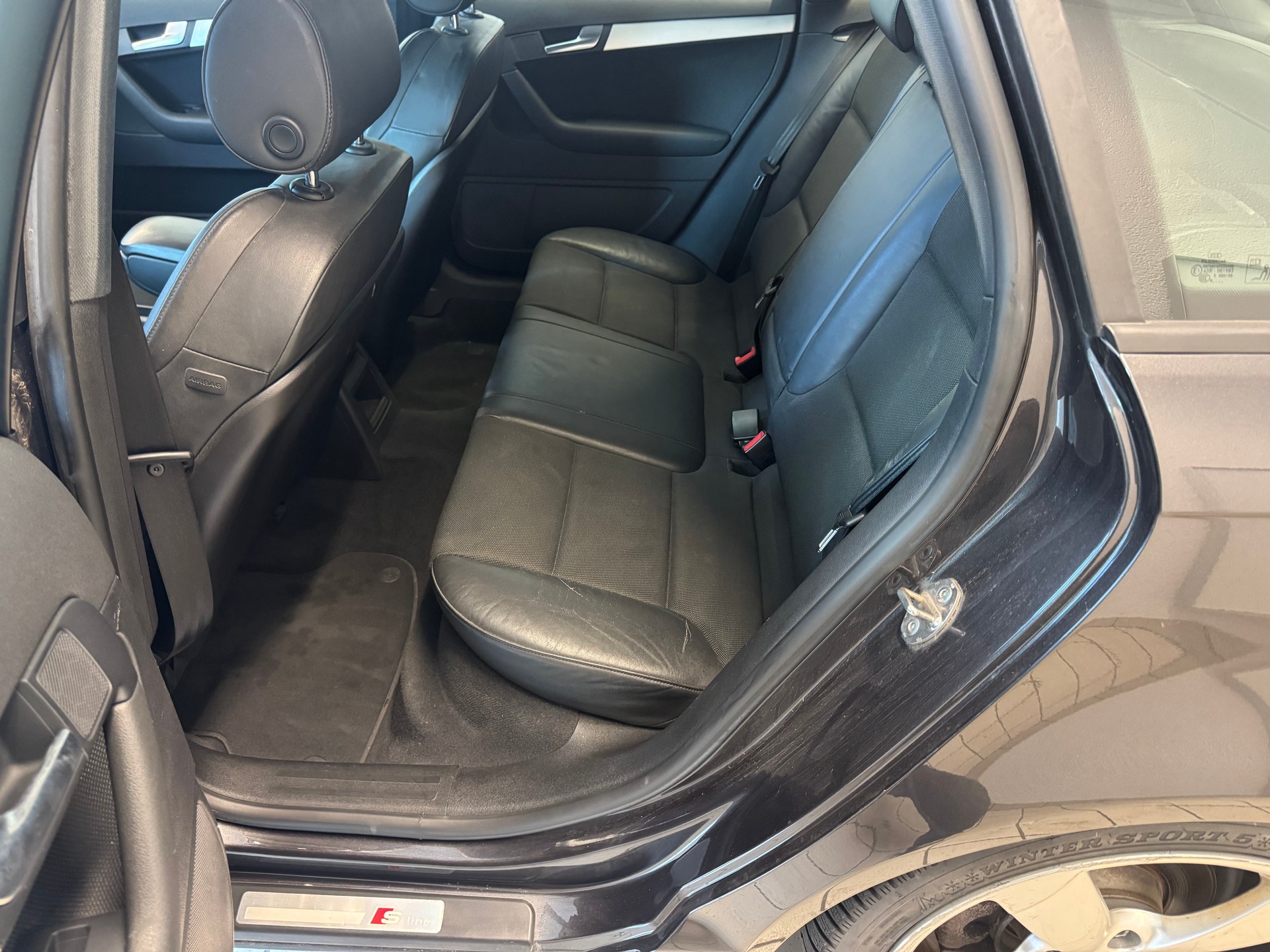 AUDI A3 Sportback 2.0 Turbo FSI Ambition quattro-image-12
