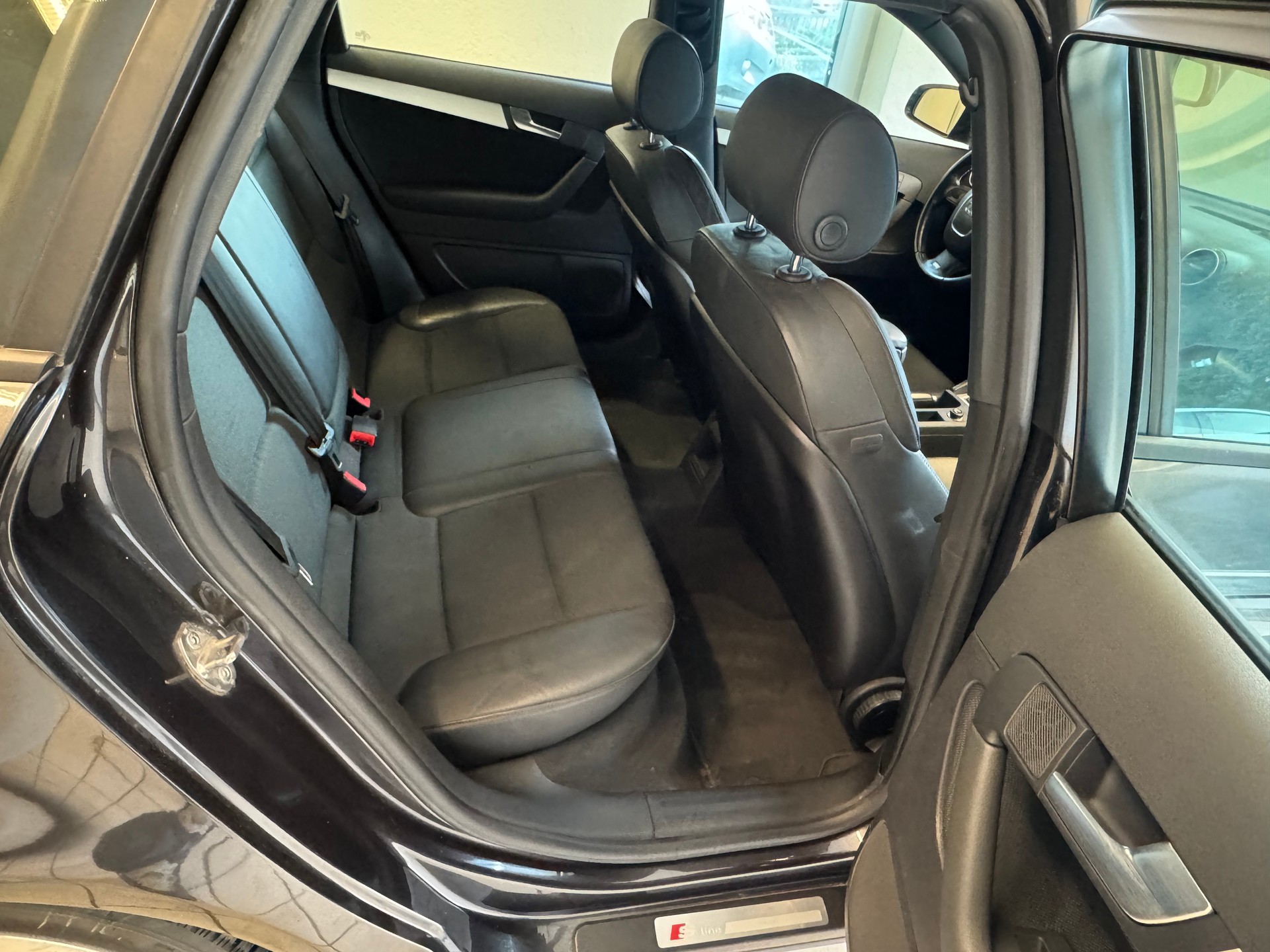 AUDI A3 Sportback 2.0 Turbo FSI Ambition quattro-image-13