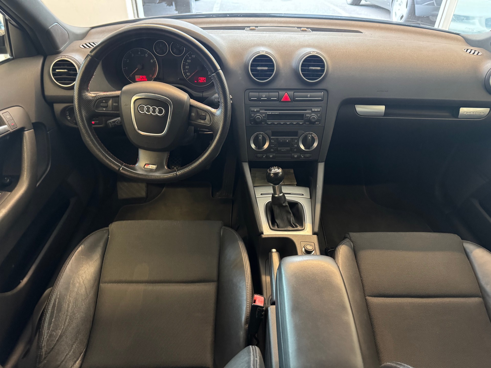 AUDI A3 Sportback 2.0 Turbo FSI Ambition quattro-image-9